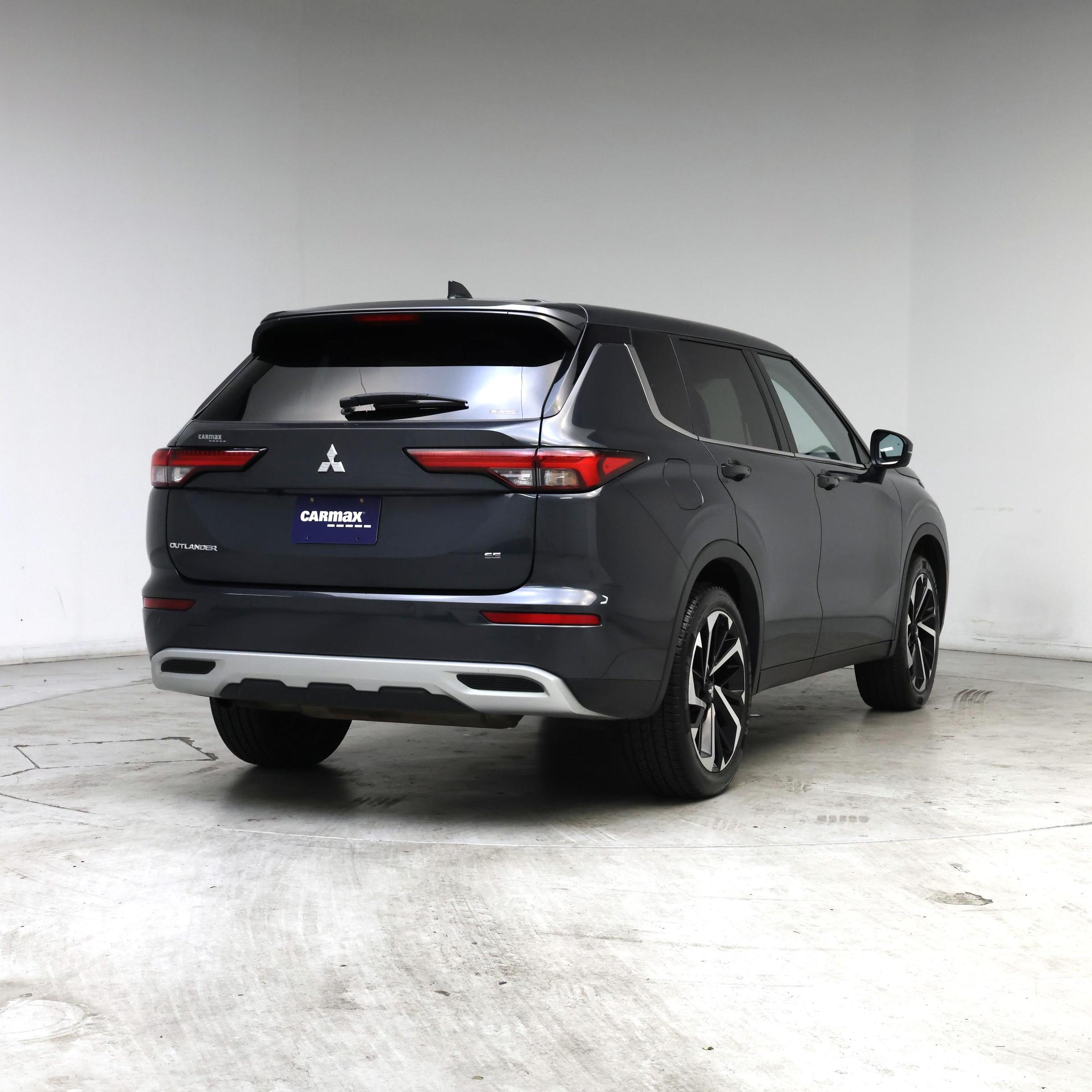 Thumbnail: 2024 Mitsubishi Outlander - 8
