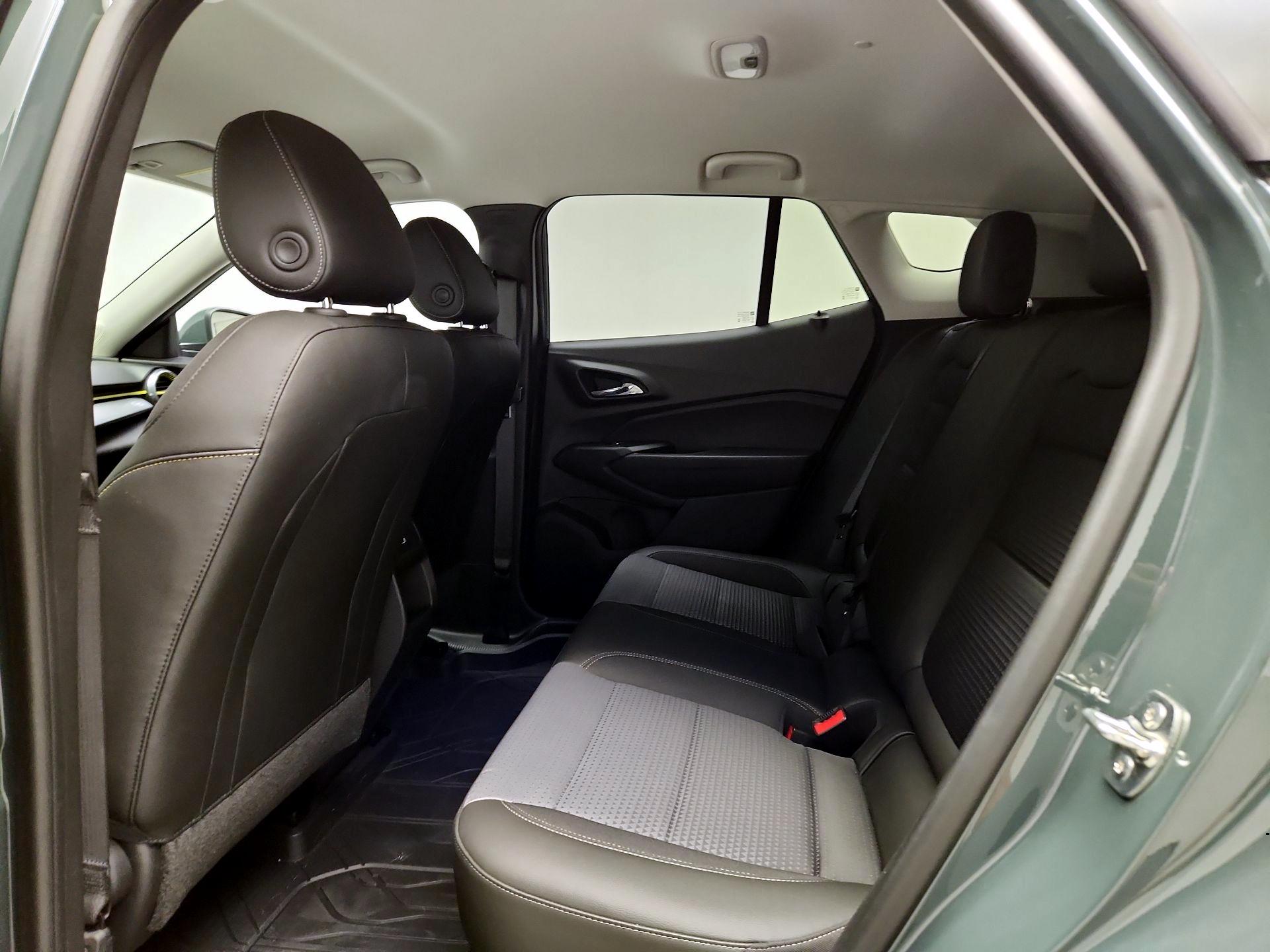 Thumbnail: 2025 Chevrolet Trax - 17