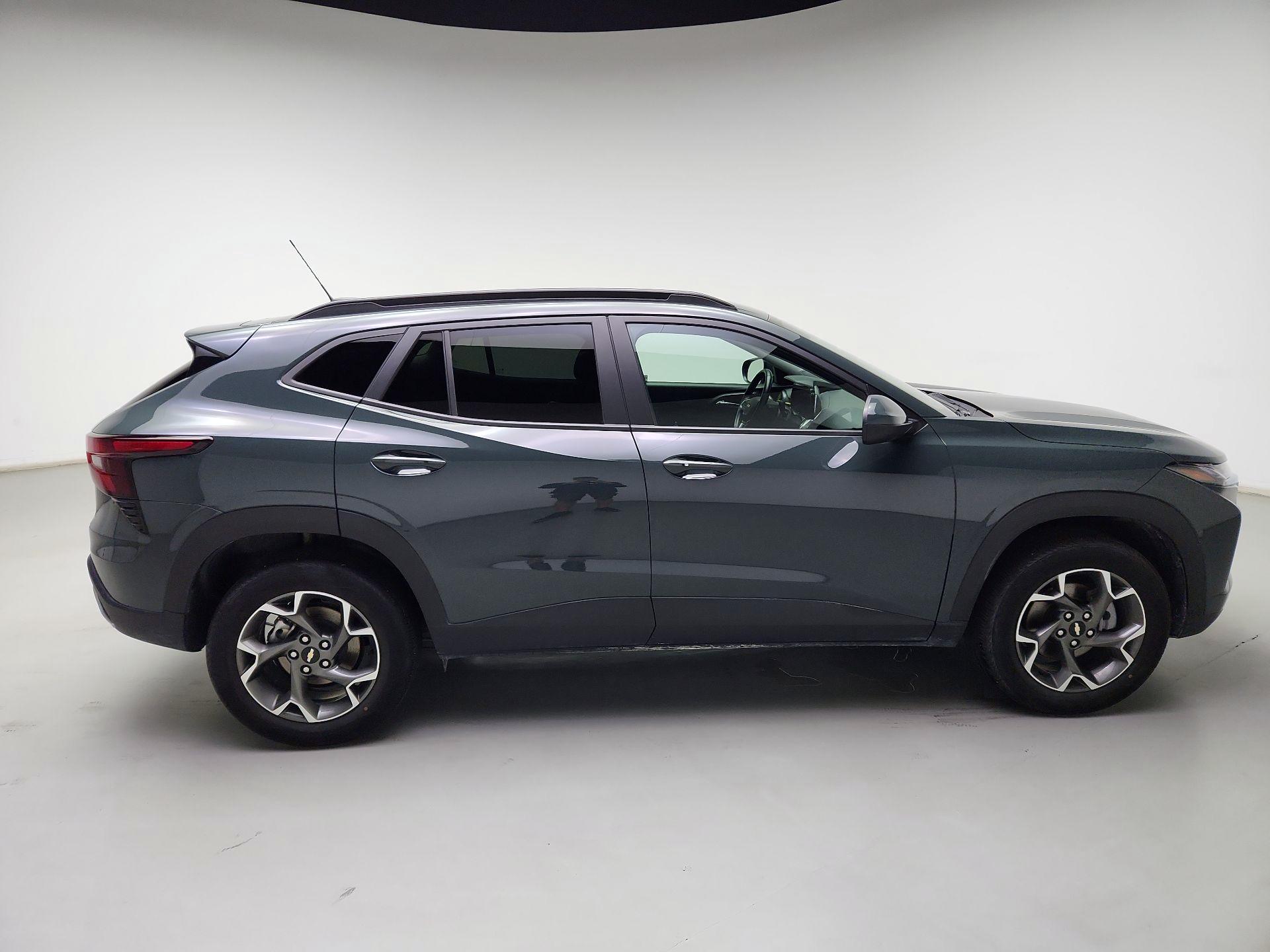 Thumbnail: 2025 Chevrolet Trax - 4