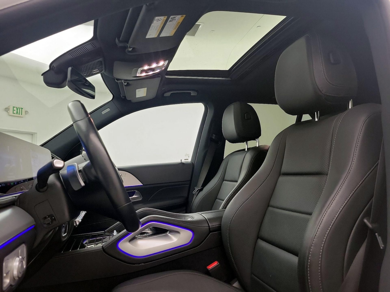 Sunroof(s) & Overhead Airbags