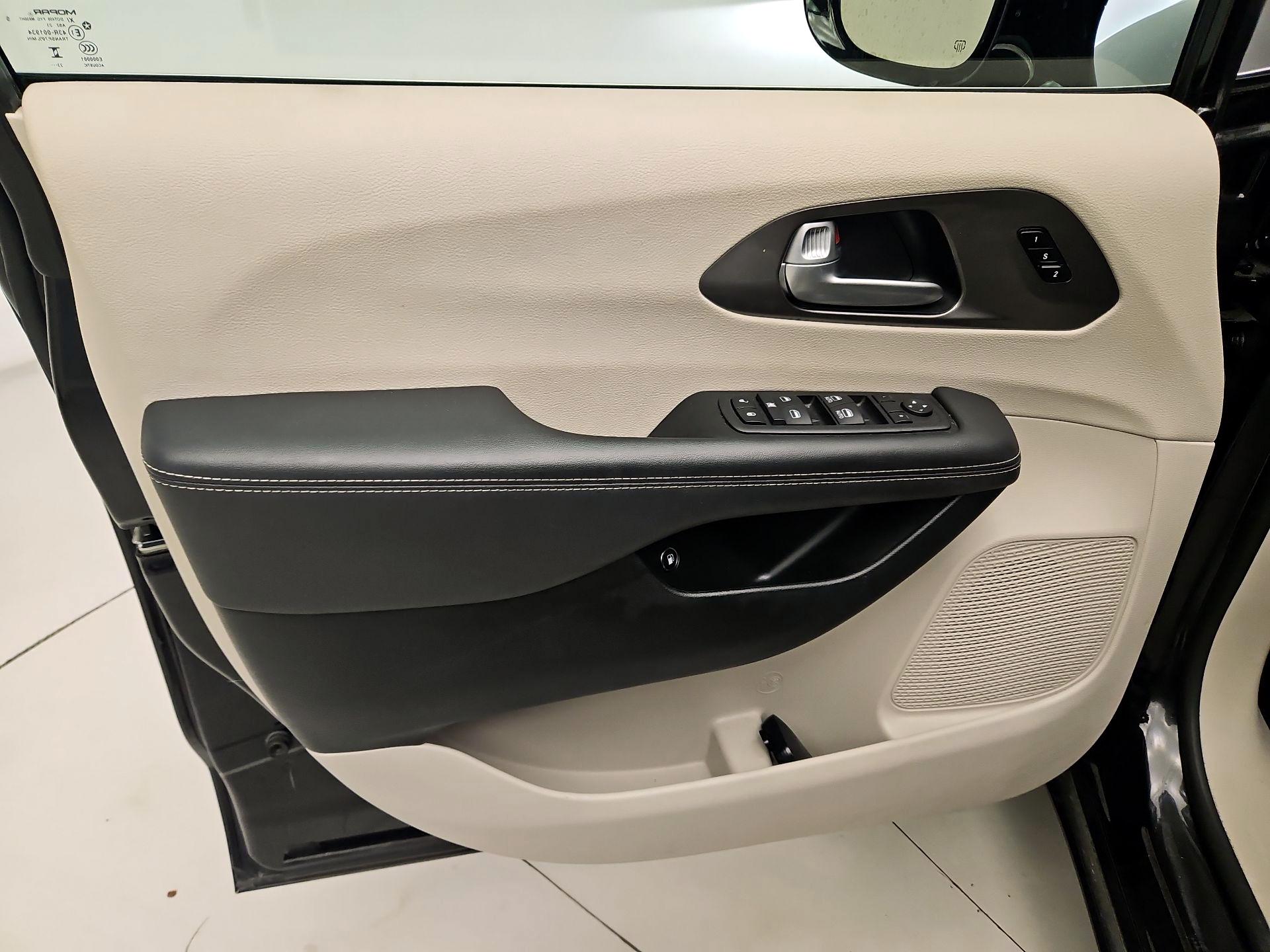 Thumbnail: 2024 Chrysler Pacifica - 12