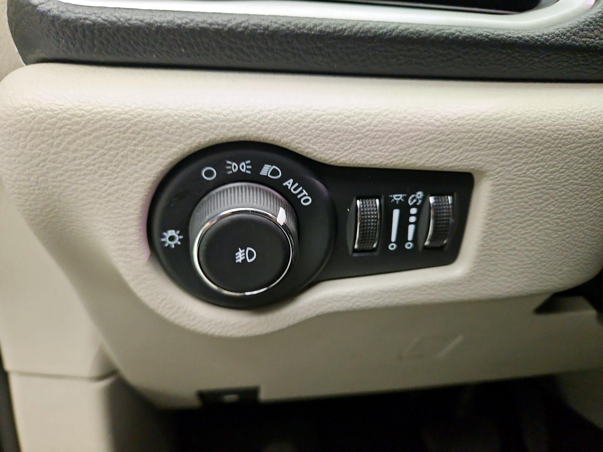 Thumbnail: 2024 Chrysler Pacifica - 13
