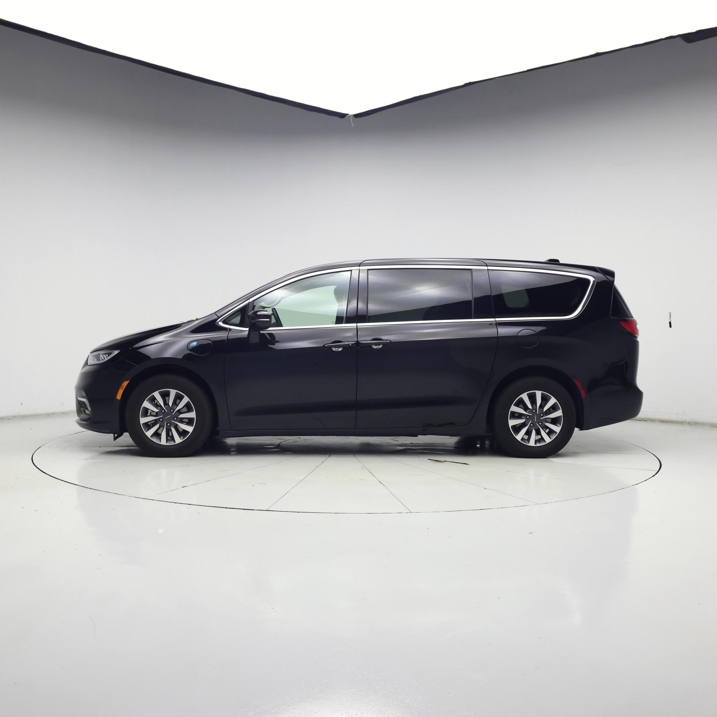 Thumbnail: 2024 Chrysler Pacifica - 3