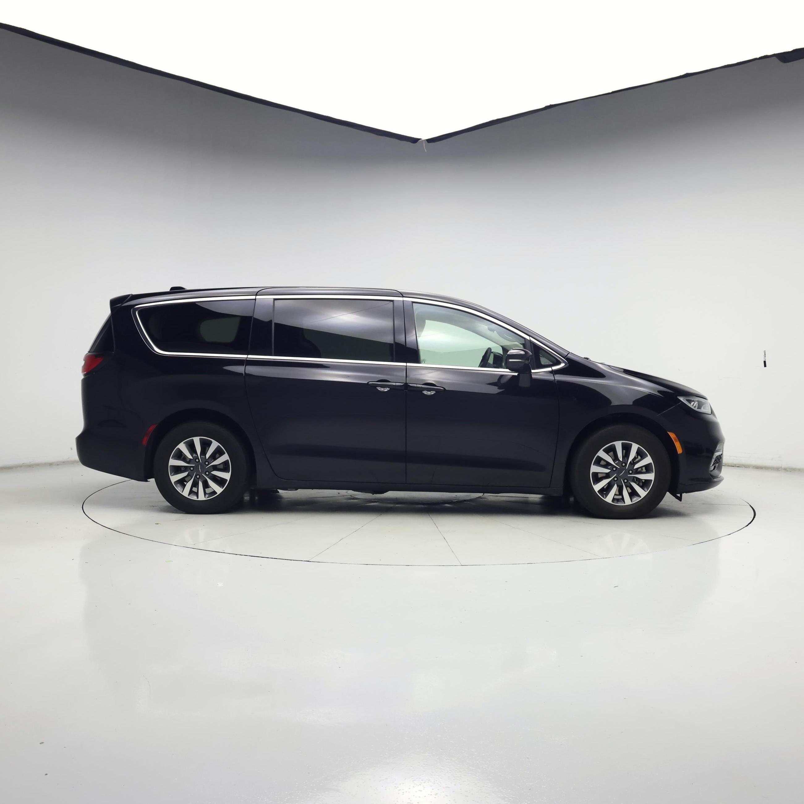 Thumbnail: 2024 Chrysler Pacifica - 7
