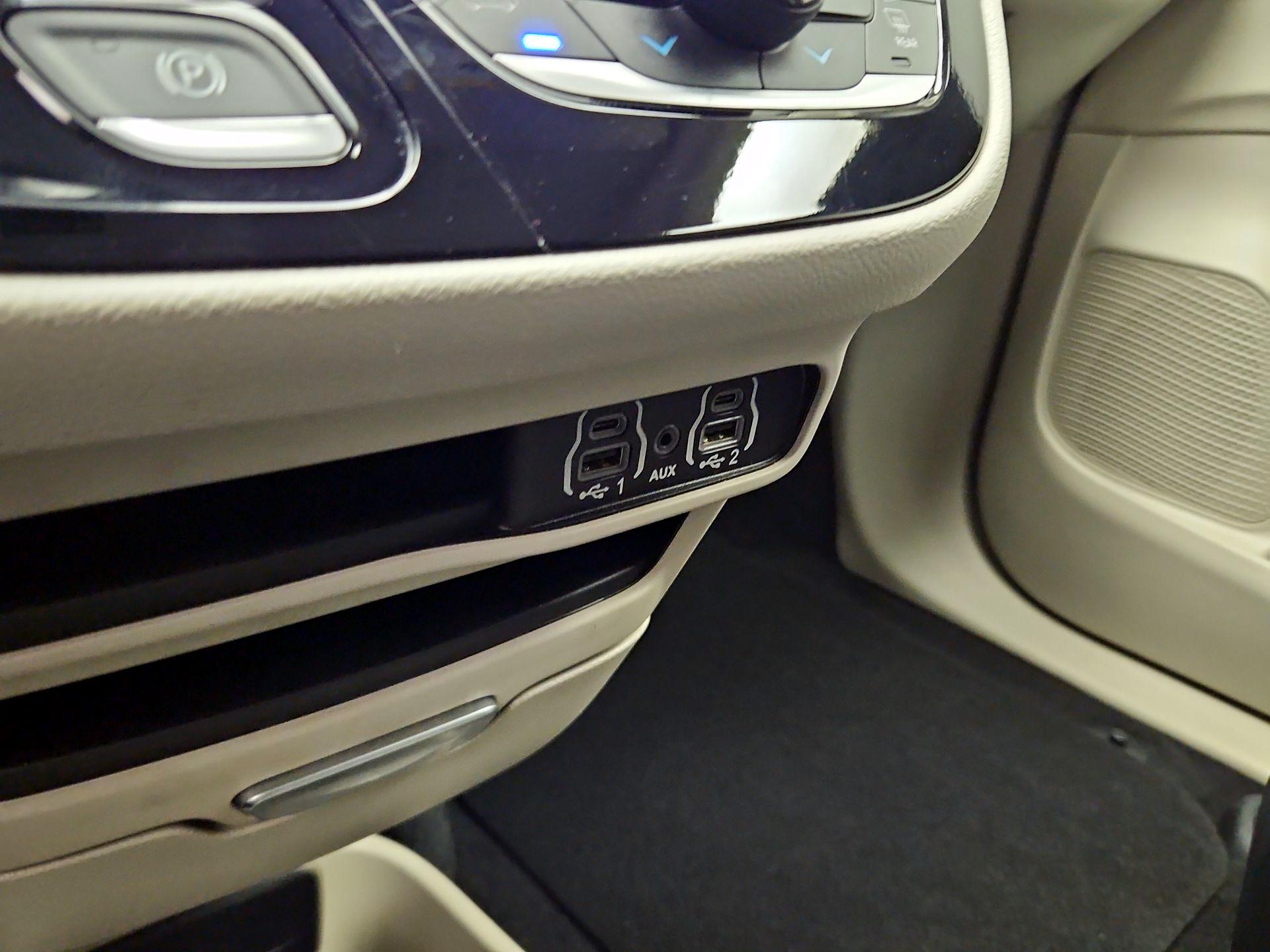 Thumbnail: 2024 Chrysler Pacifica - 18