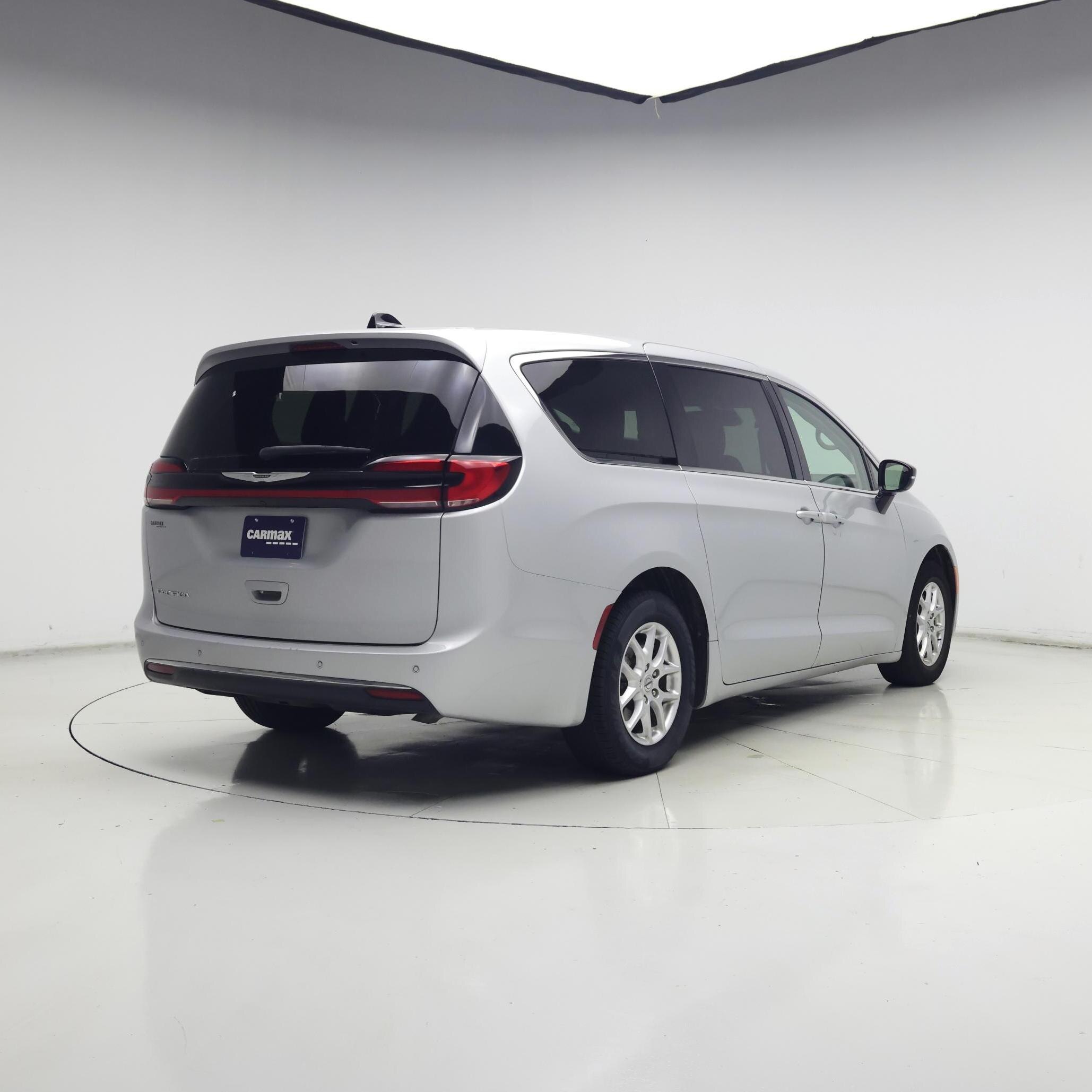 Thumbnail: 2024 Chrysler Pacifica - 8
