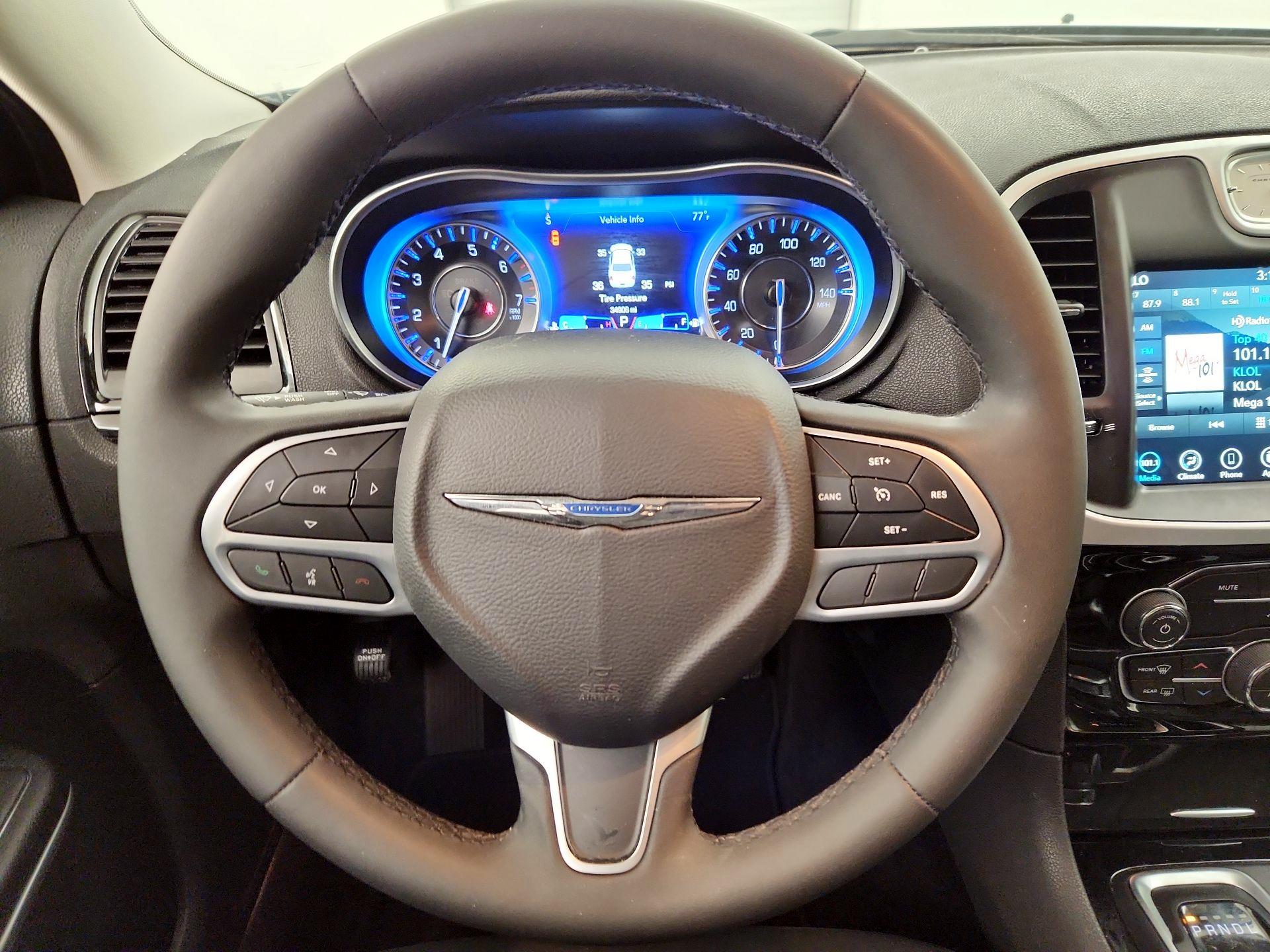 Thumbnail: 2023 Chrysler 300 - 10