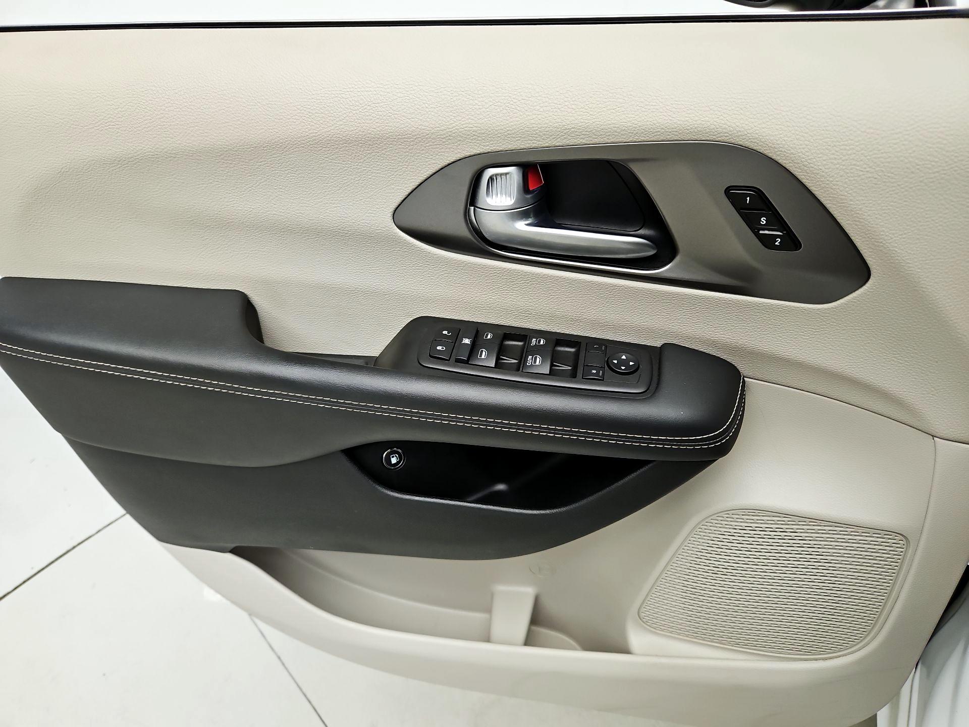 Thumbnail: 2024 Chrysler Pacifica - 12