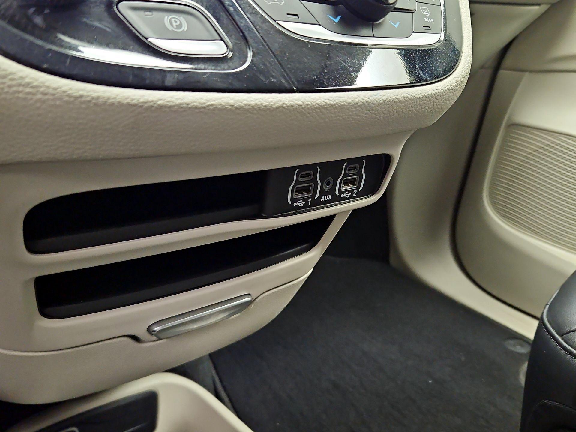 Thumbnail: 2024 Chrysler Pacifica - 19