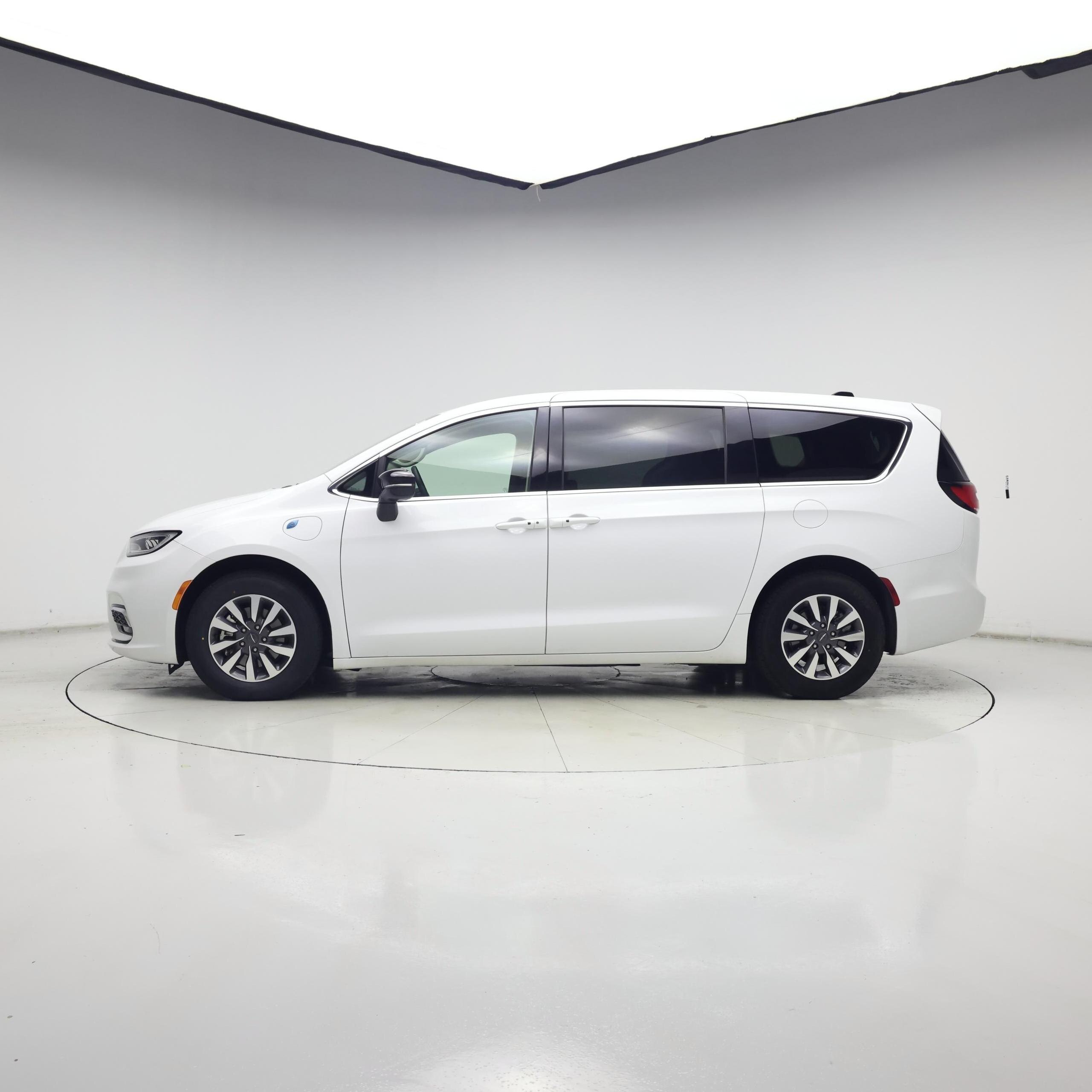 Thumbnail: 2024 Chrysler Pacifica - 3