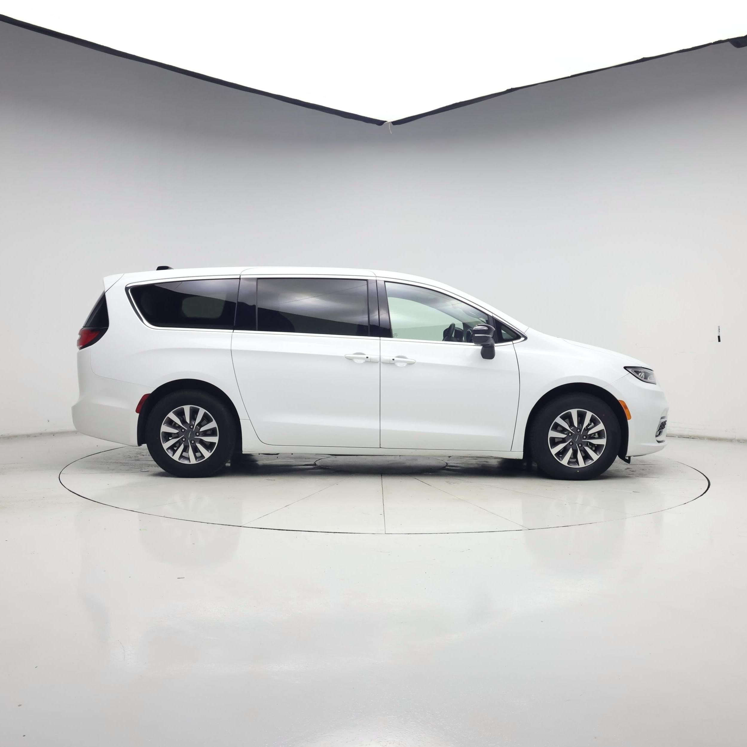 Thumbnail: 2024 Chrysler Pacifica - 7