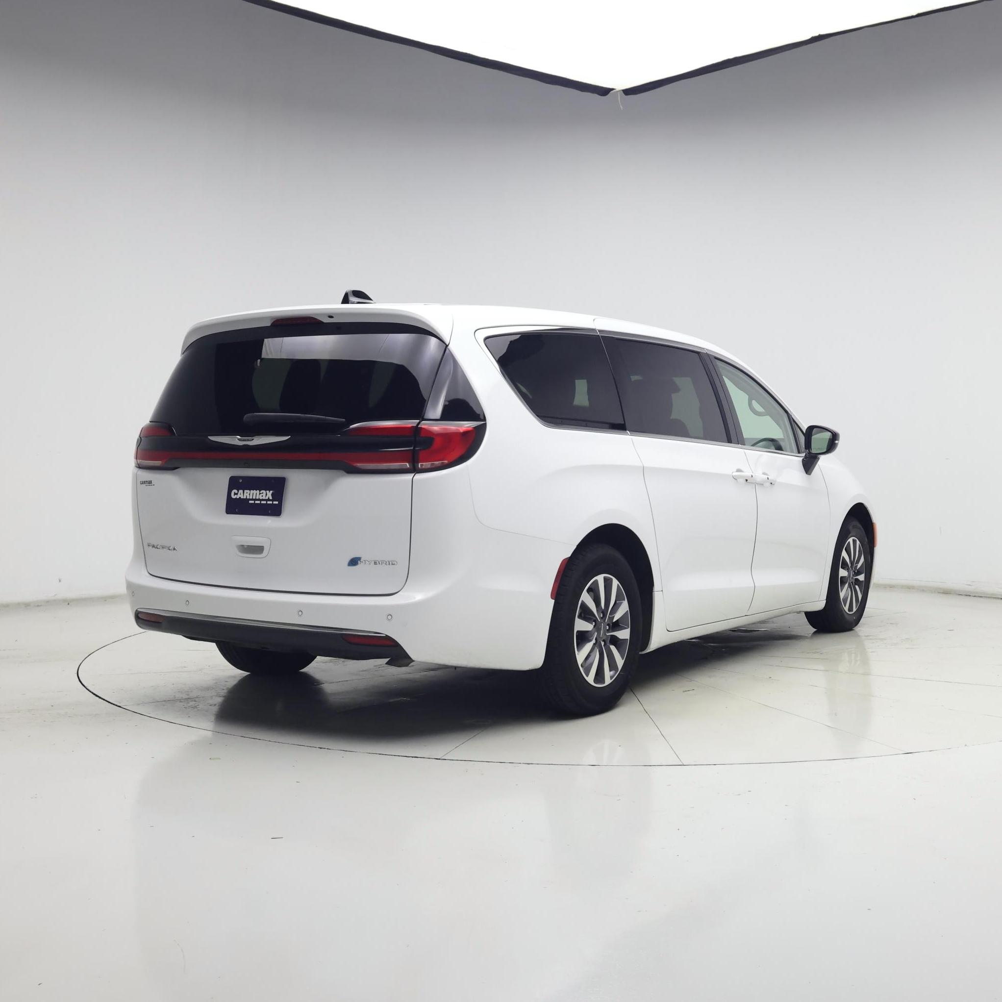 Thumbnail: 2024 Chrysler Pacifica - 8