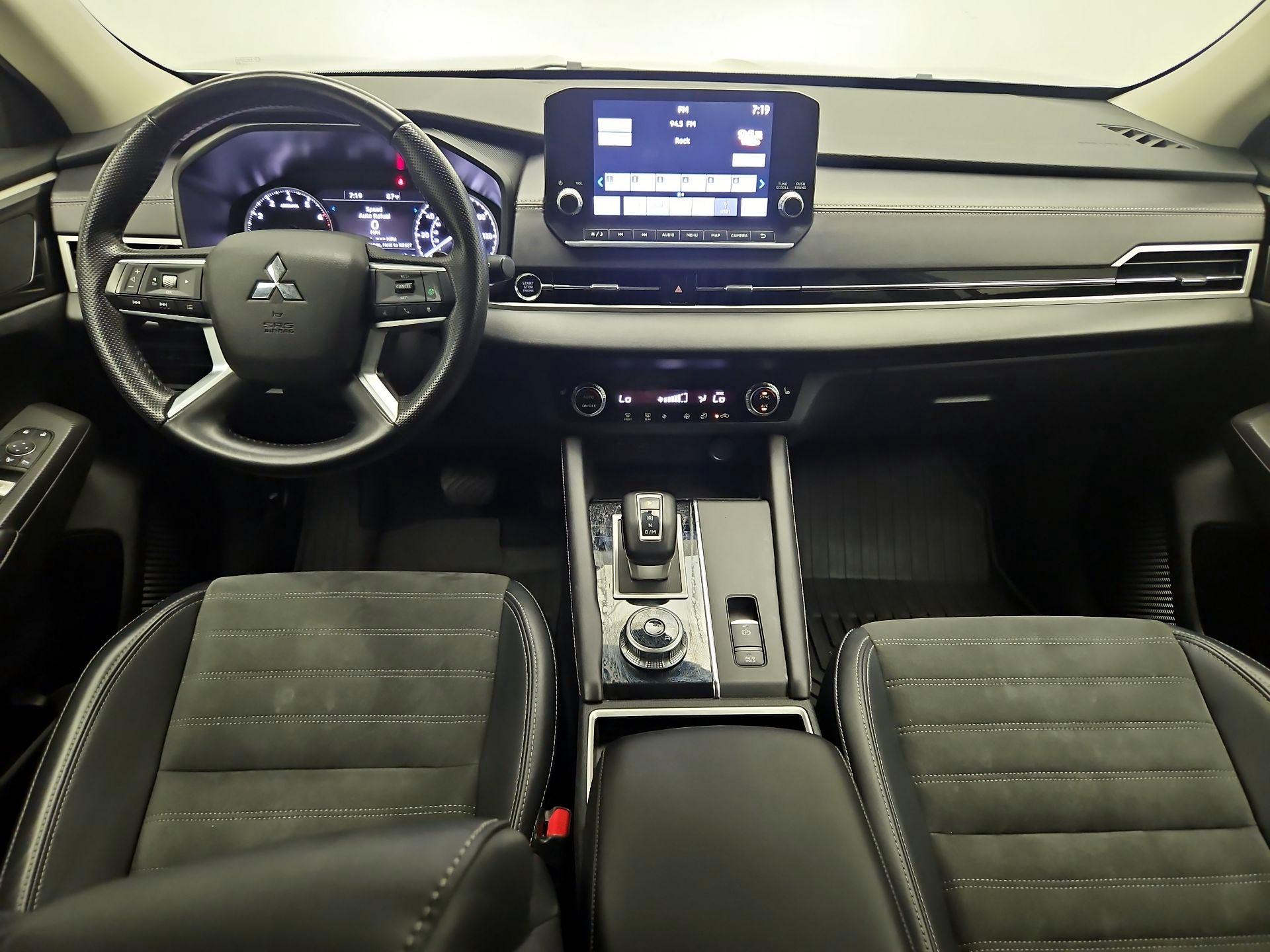 Thumbnail: 2024 Mitsubishi Outlander - 9