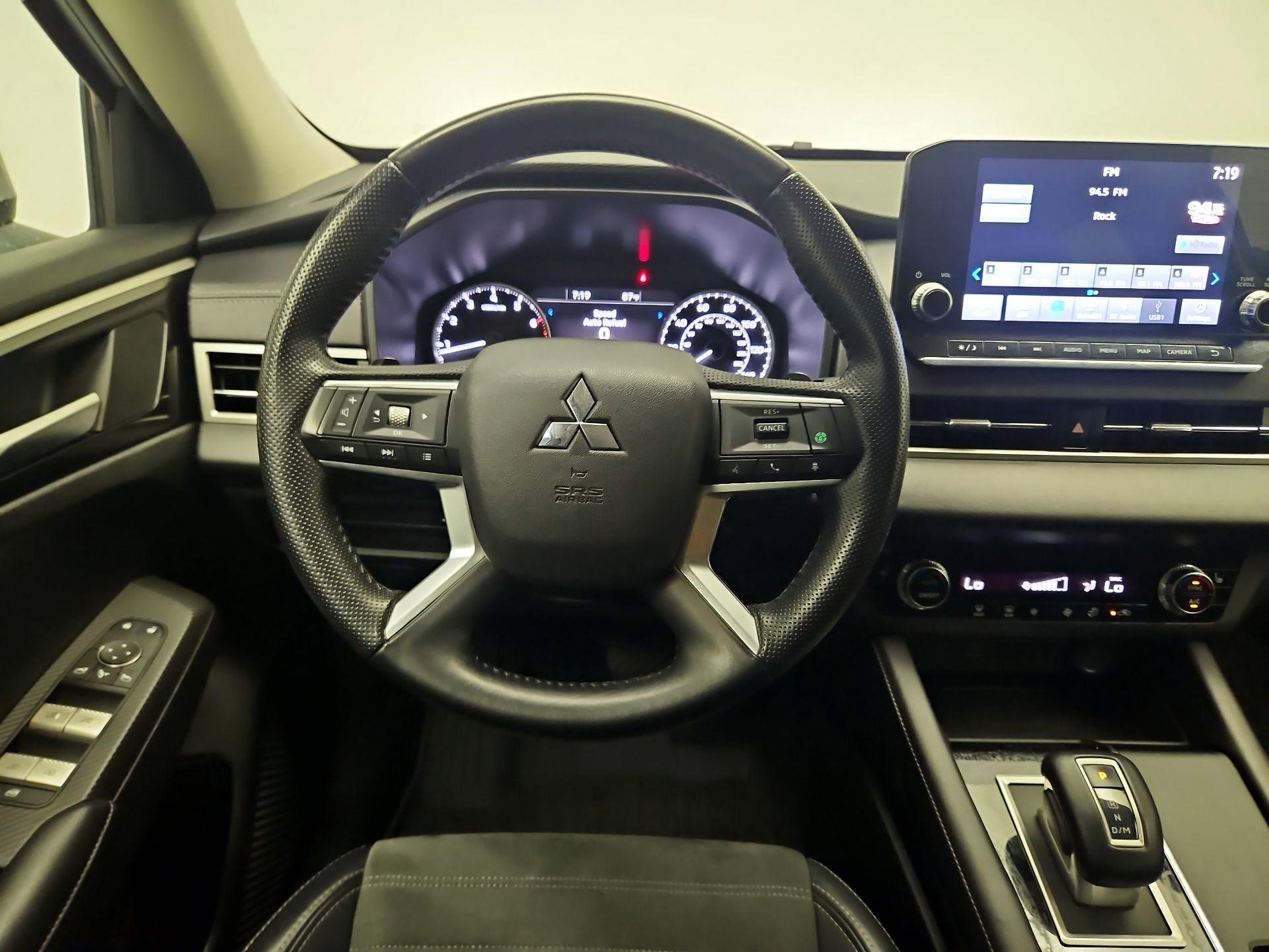 Thumbnail: 2024 Mitsubishi Outlander - 10