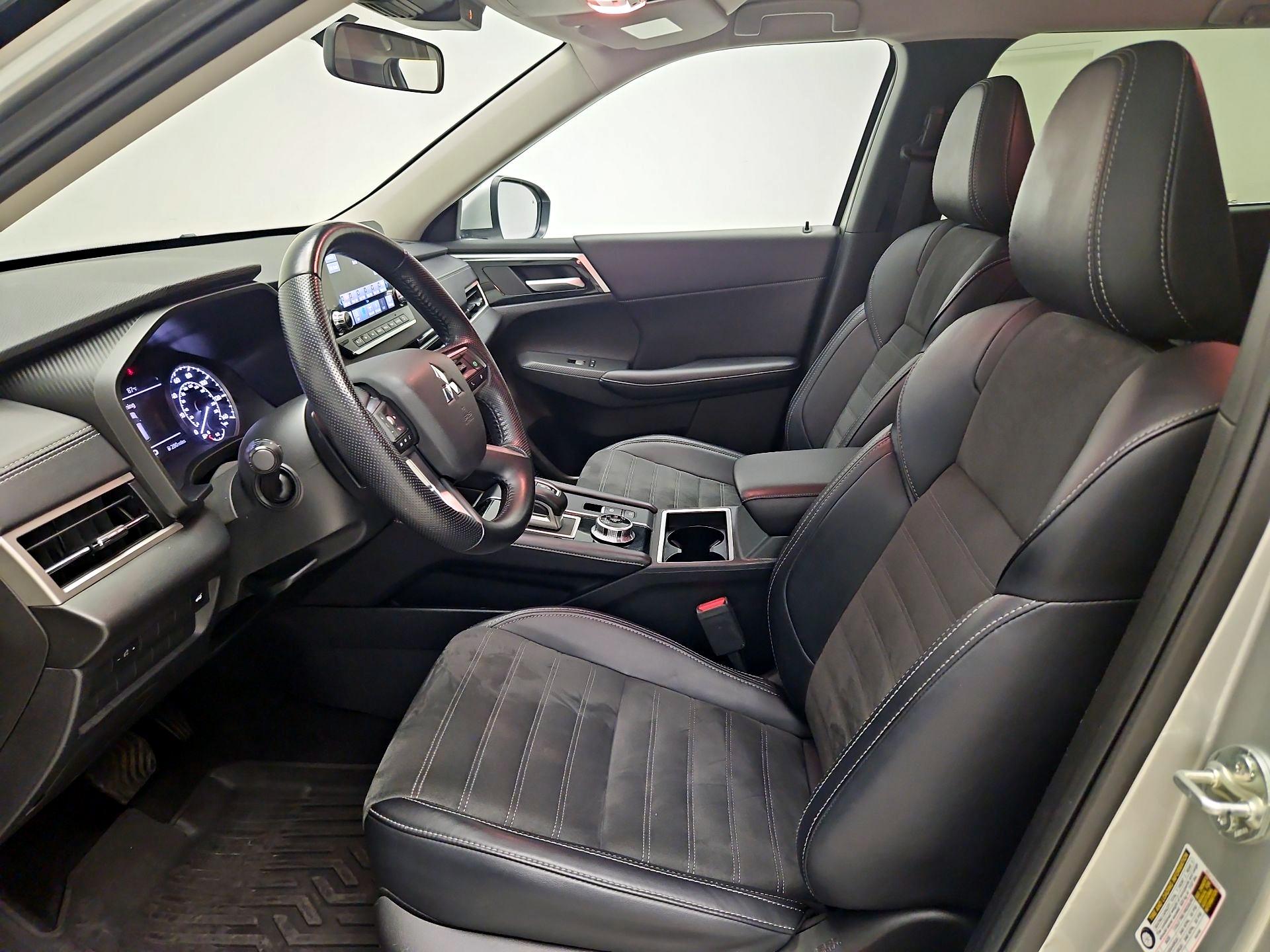 Thumbnail: 2024 Mitsubishi Outlander - 11