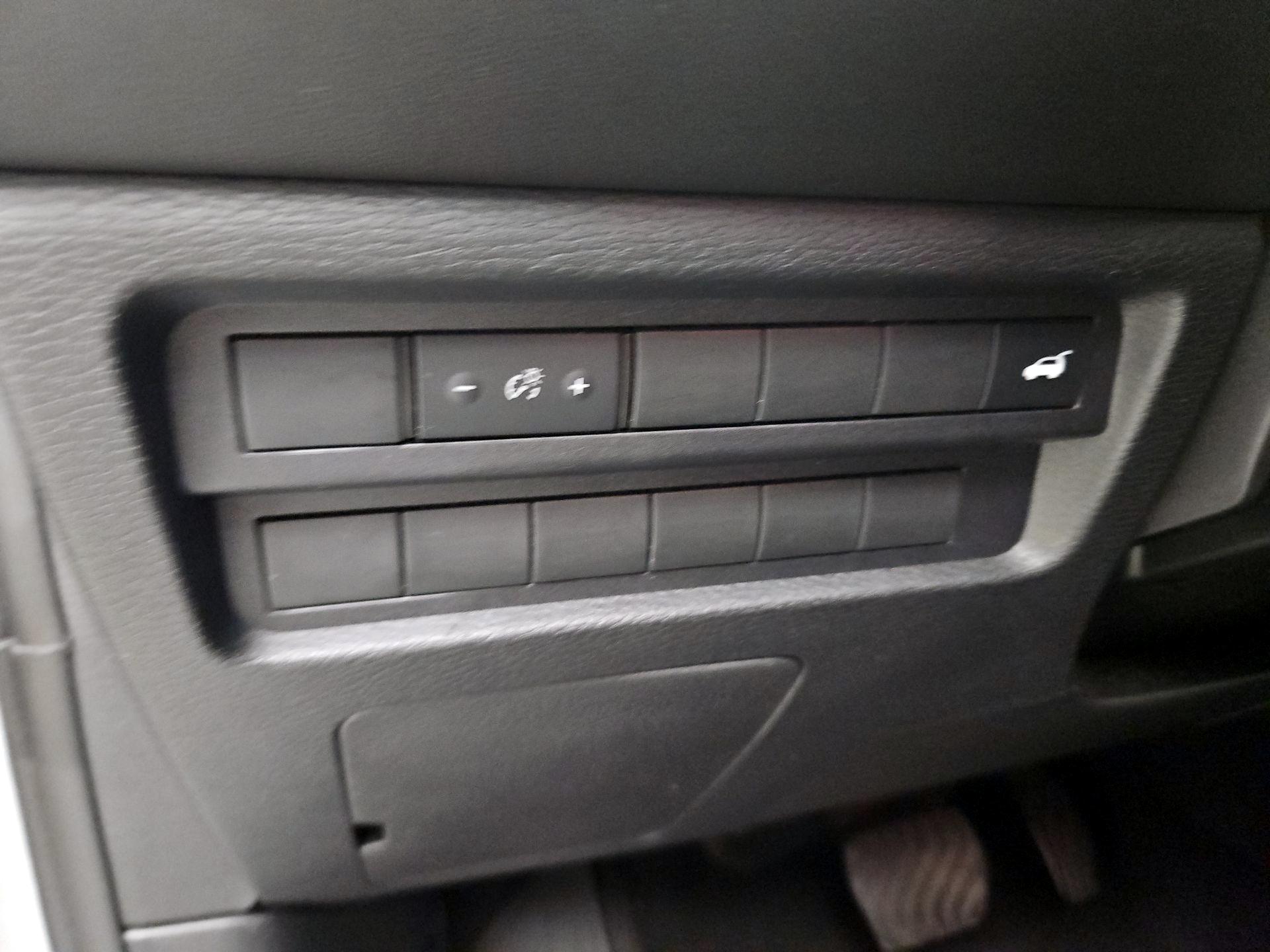 Thumbnail: 2024 Mitsubishi Outlander - 13