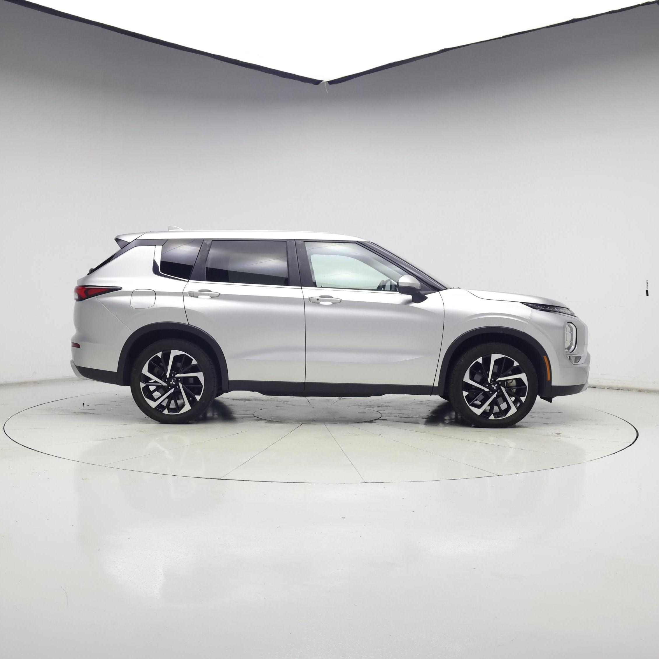 Thumbnail: 2024 Mitsubishi Outlander - 7