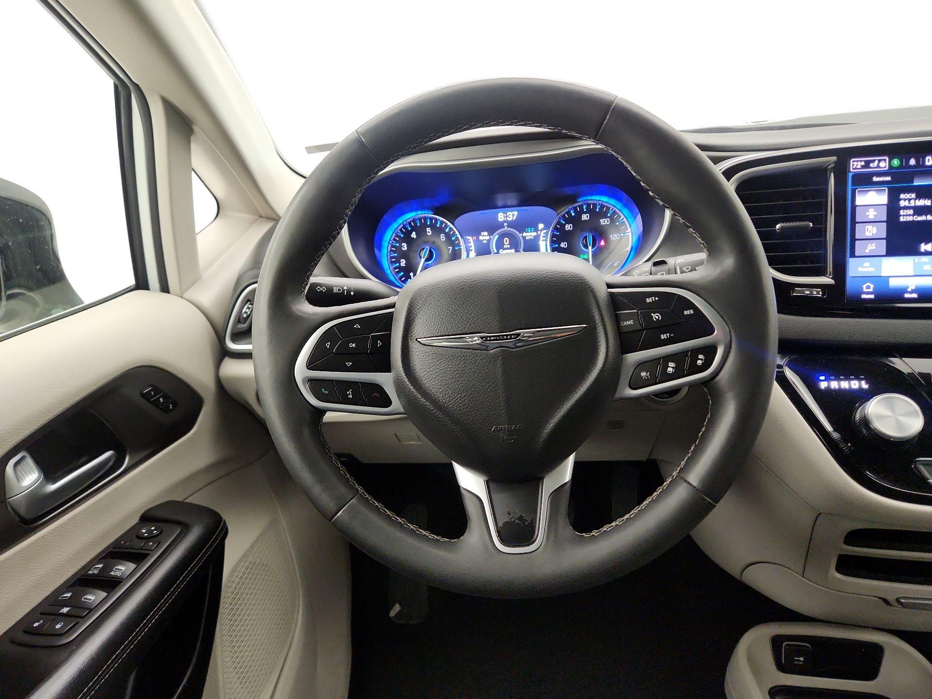 Thumbnail: 2024 Chrysler Pacifica - 10