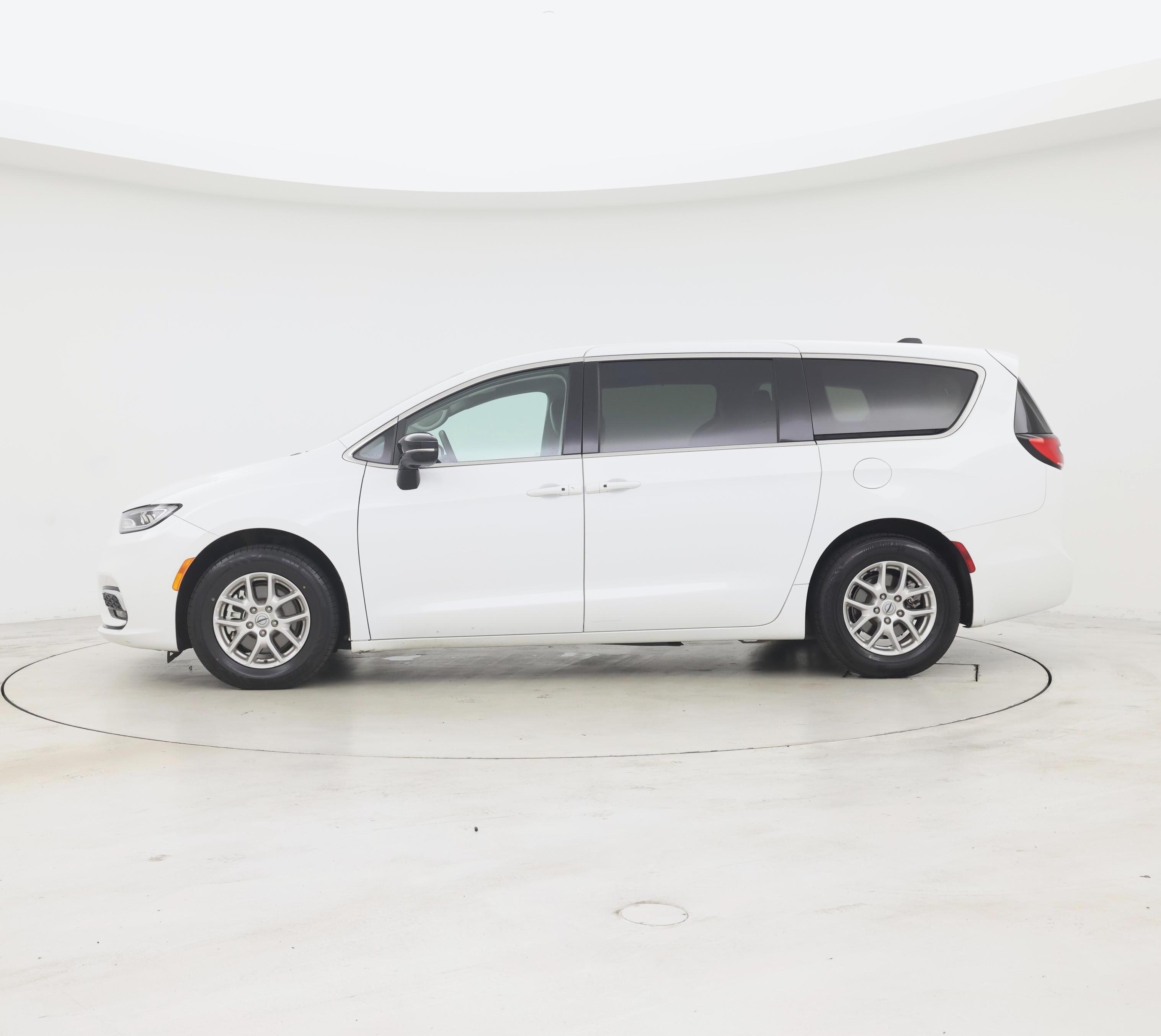 Thumbnail: 2024 Chrysler Pacifica - 3