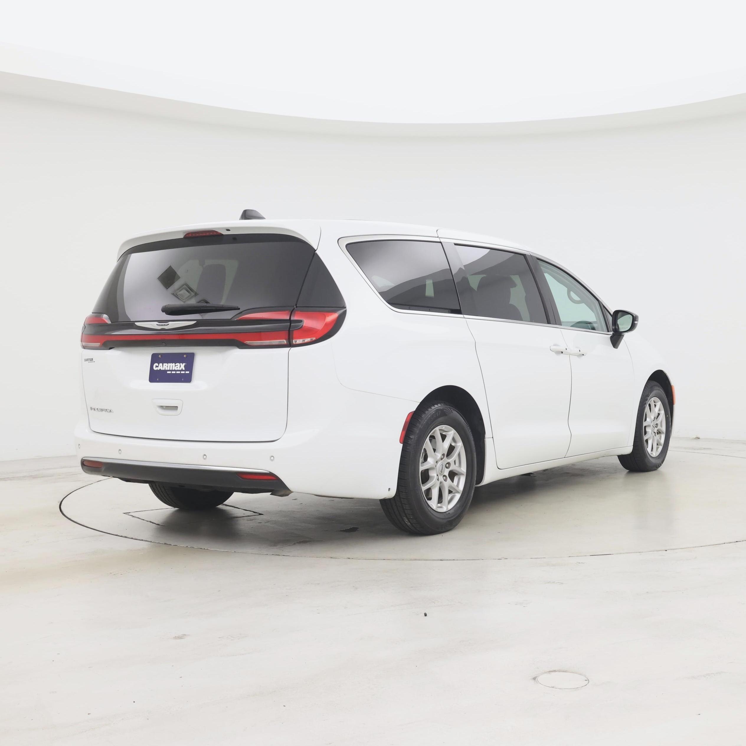 Thumbnail: 2024 Chrysler Pacifica - 8