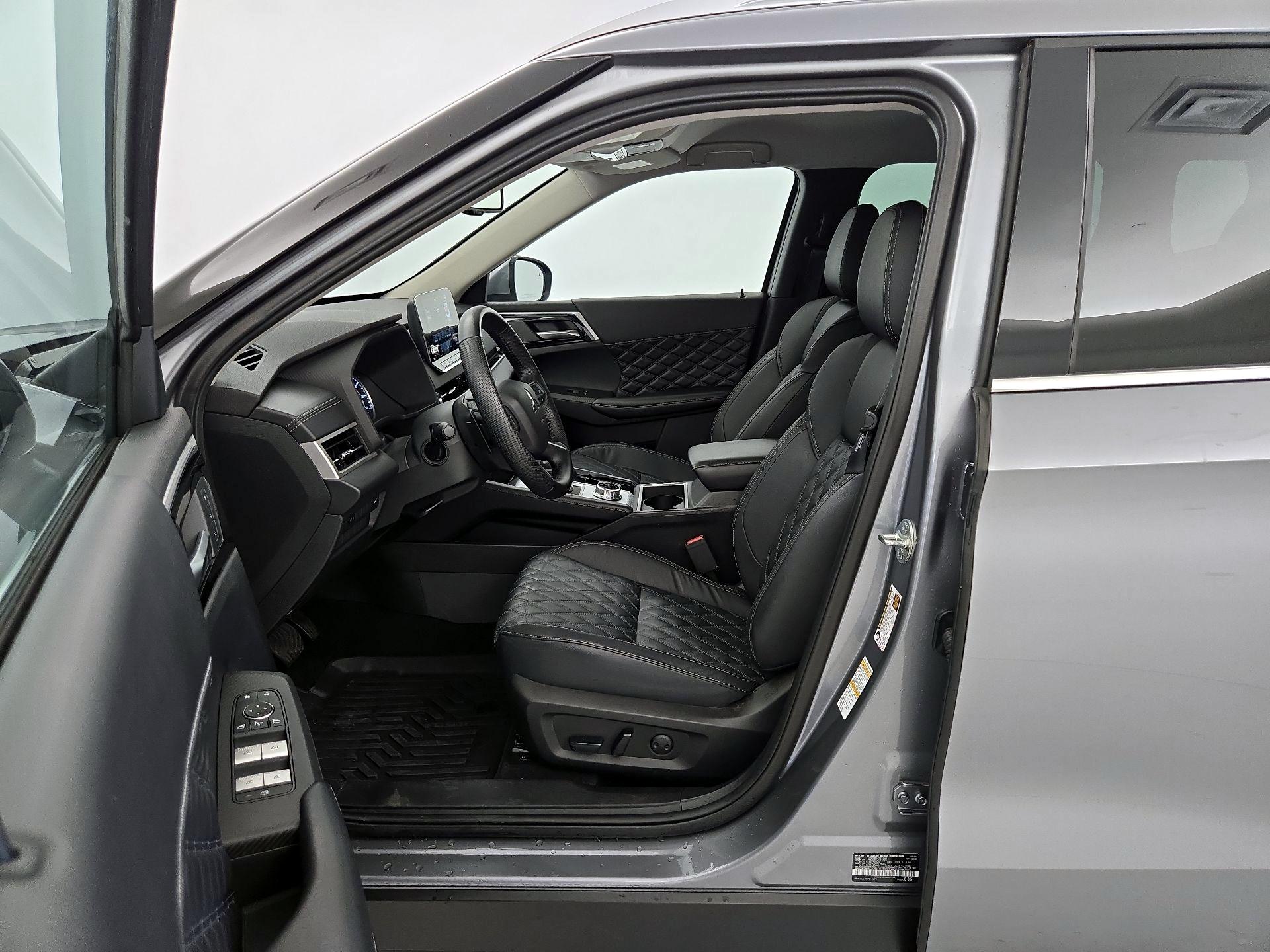 Thumbnail: 2022 Mitsubishi Outlander - 11