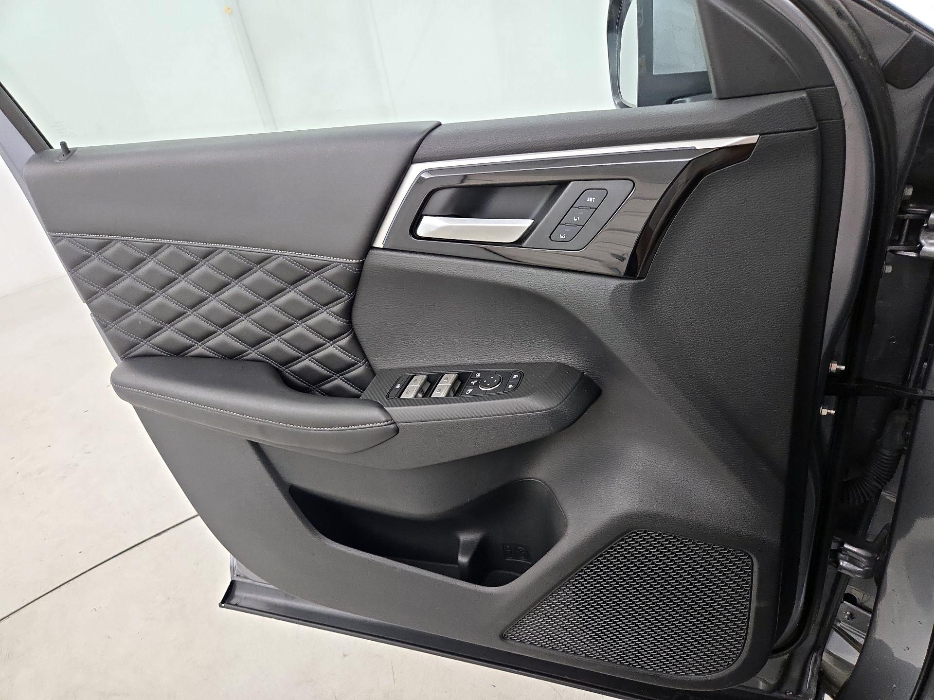 Thumbnail: 2022 Mitsubishi Outlander - 12