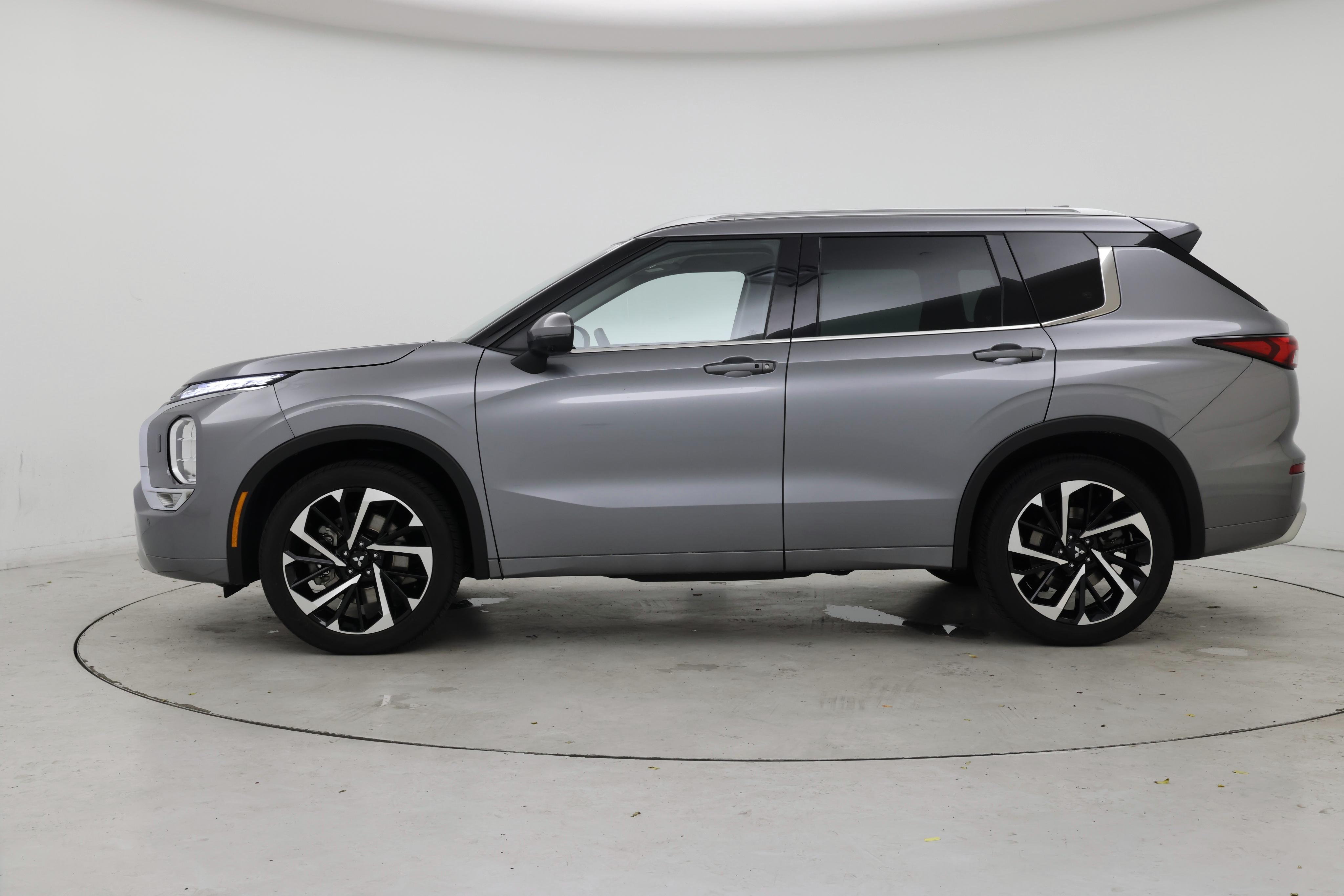 Thumbnail: 2022 Mitsubishi Outlander - 3