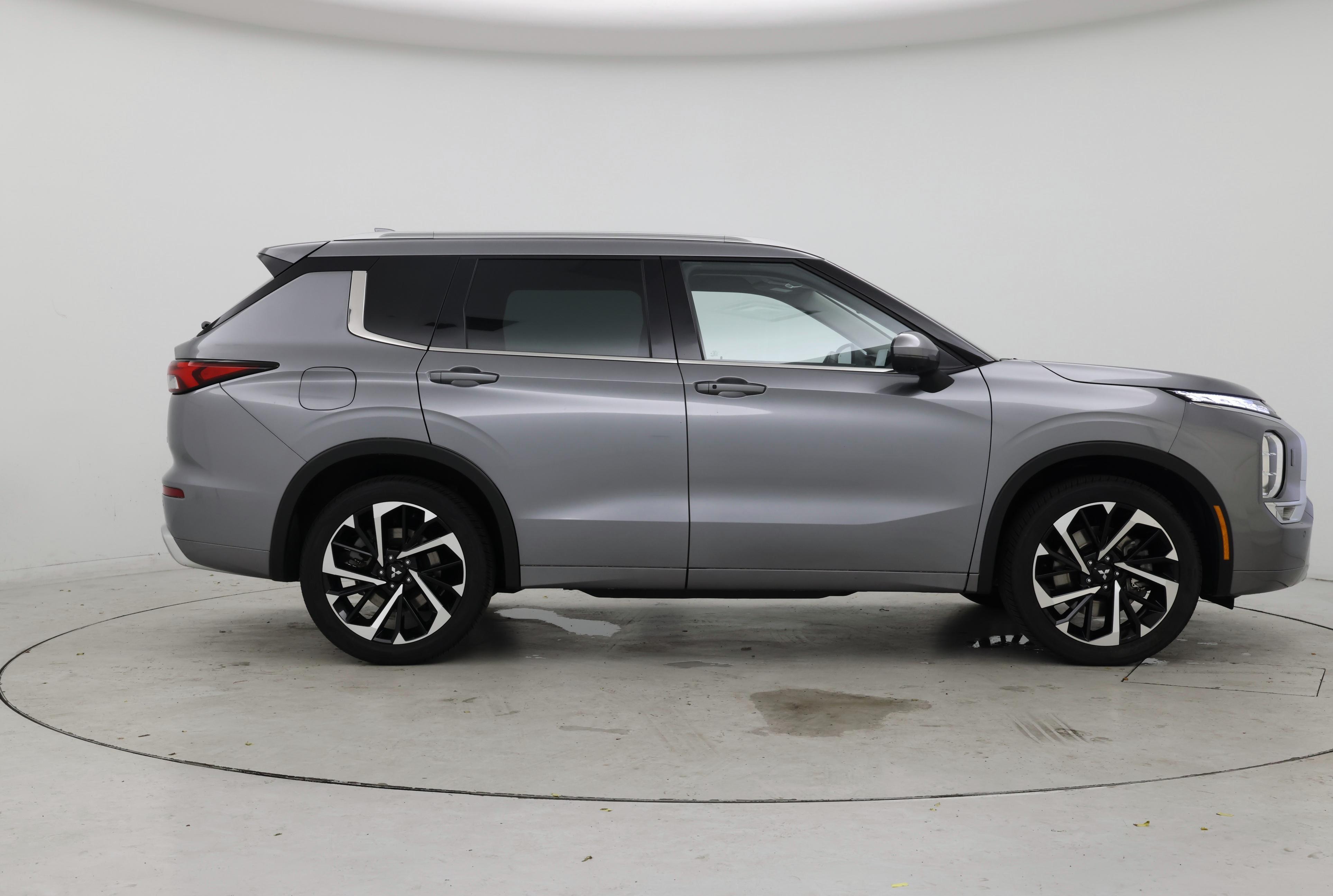 Thumbnail: 2022 Mitsubishi Outlander - 7