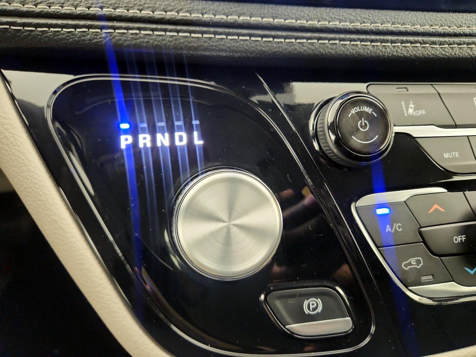 2024 Chrysler Pacifica PHEV Select - Photo 19