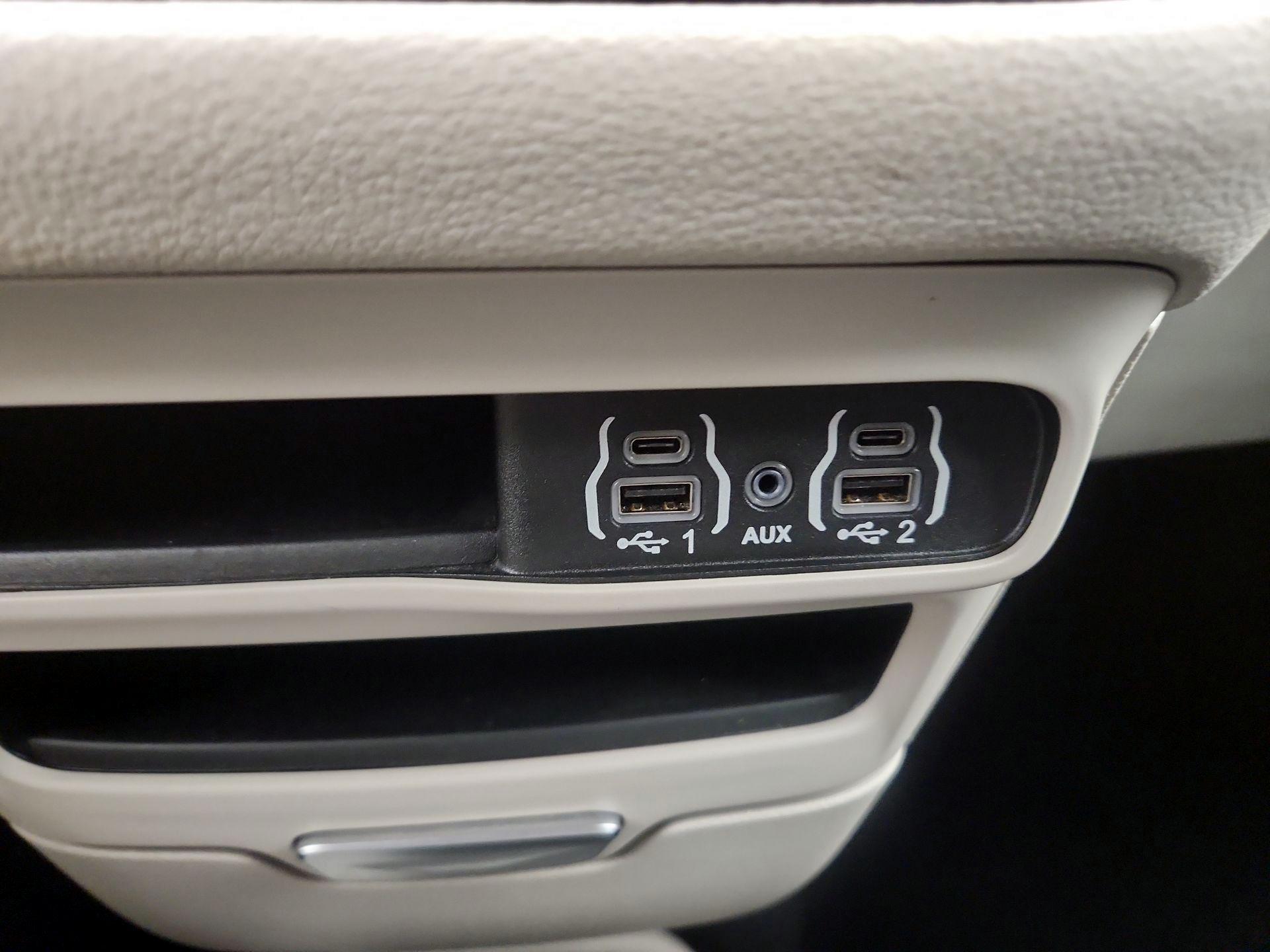 Thumbnail: 2024 Chrysler Pacifica - 19