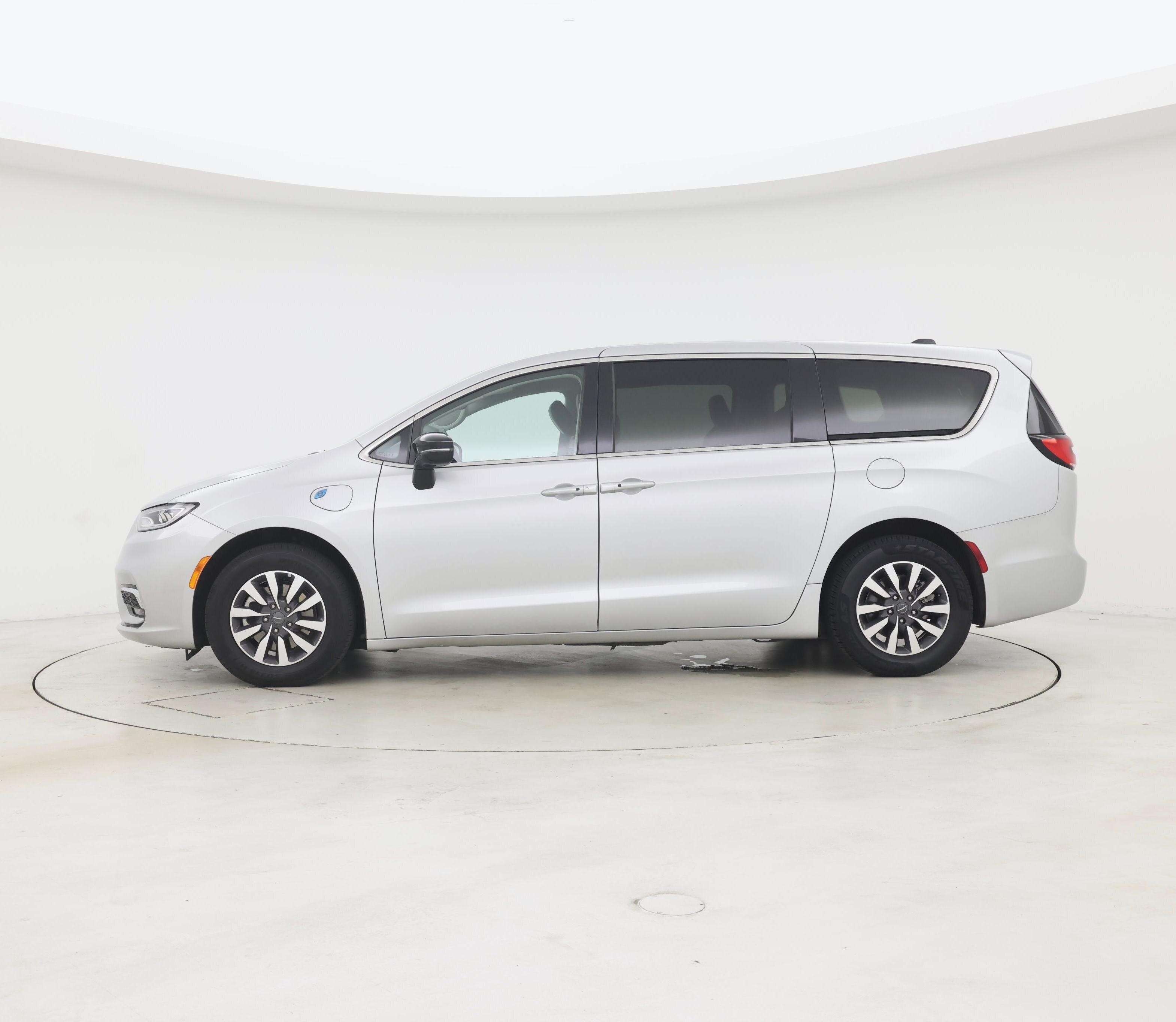 Thumbnail: 2024 Chrysler Pacifica - 3
