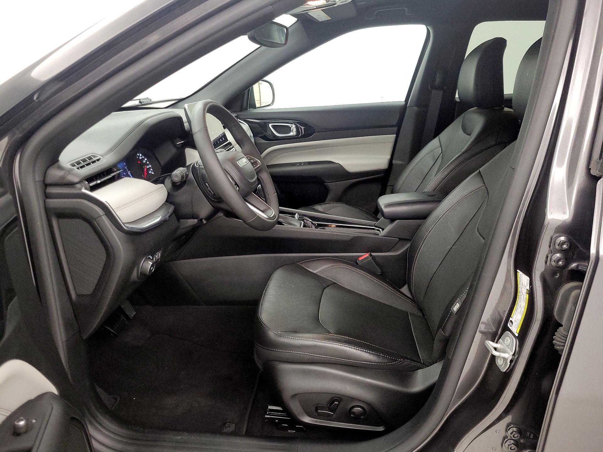 Thumbnail: 2023 Jeep Compass - 11