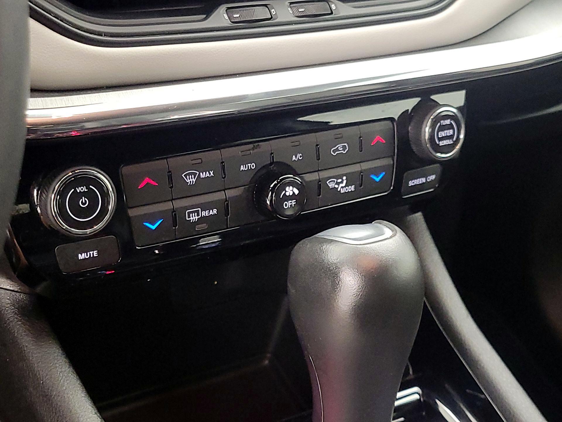 Thumbnail: 2023 Jeep Compass - 16