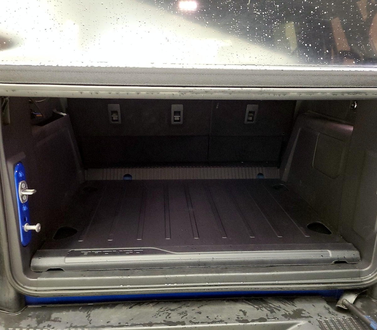 Trunk/Cargo (Seats Up)