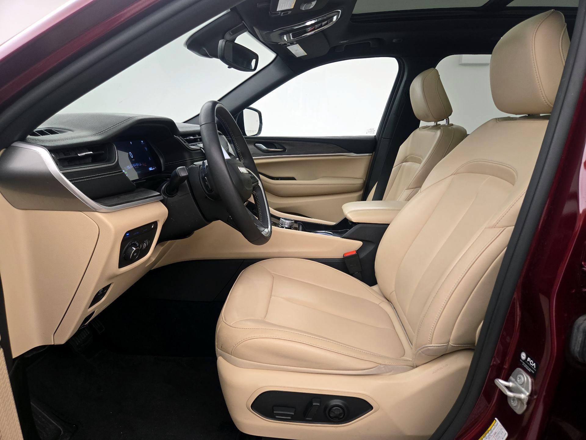 Thumbnail: 2024 Jeep Grand Cherokee - 11