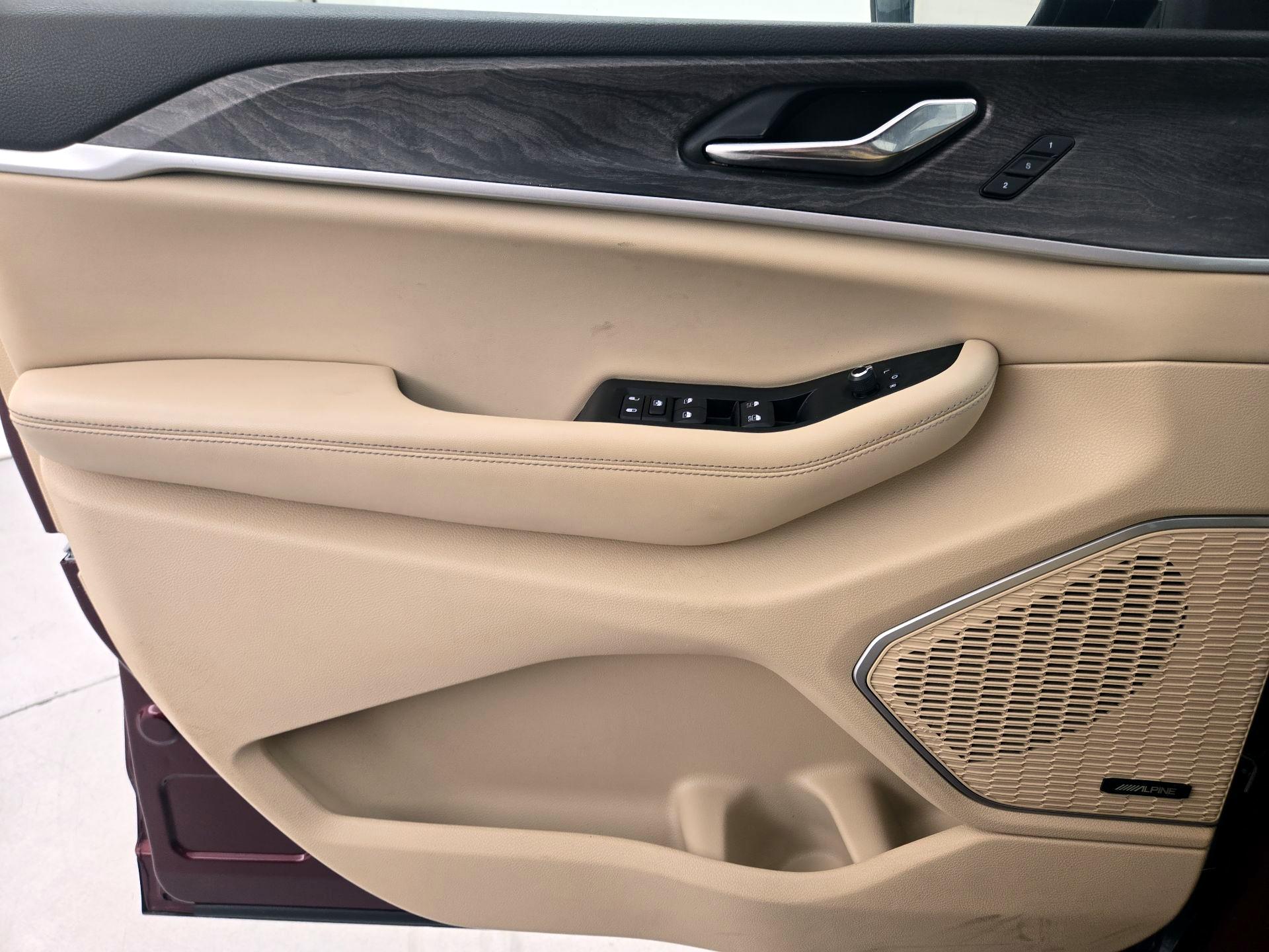 Thumbnail: 2024 Jeep Grand Cherokee - 12