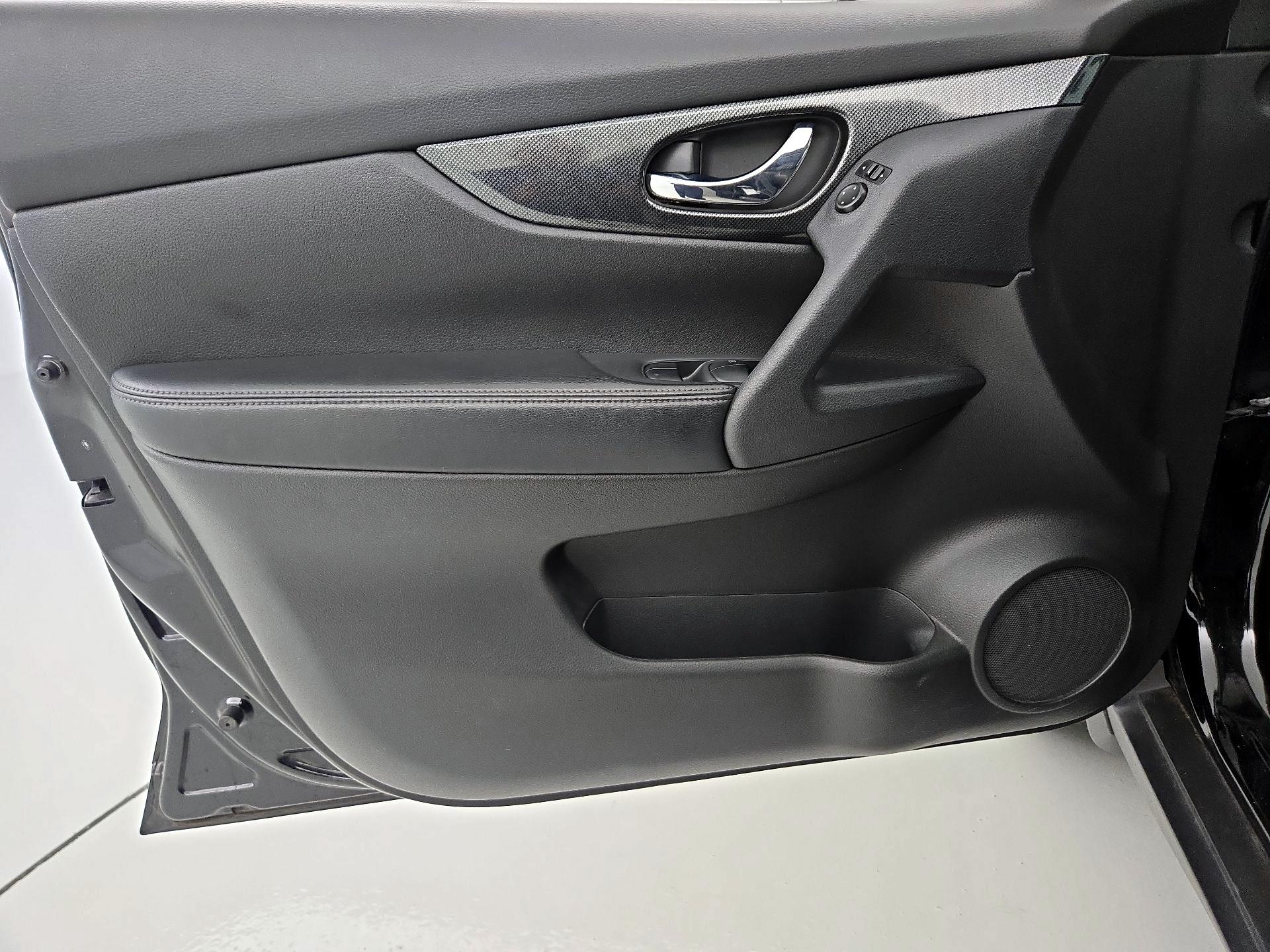 Thumbnail: 2015 Nissan Rogue - 12