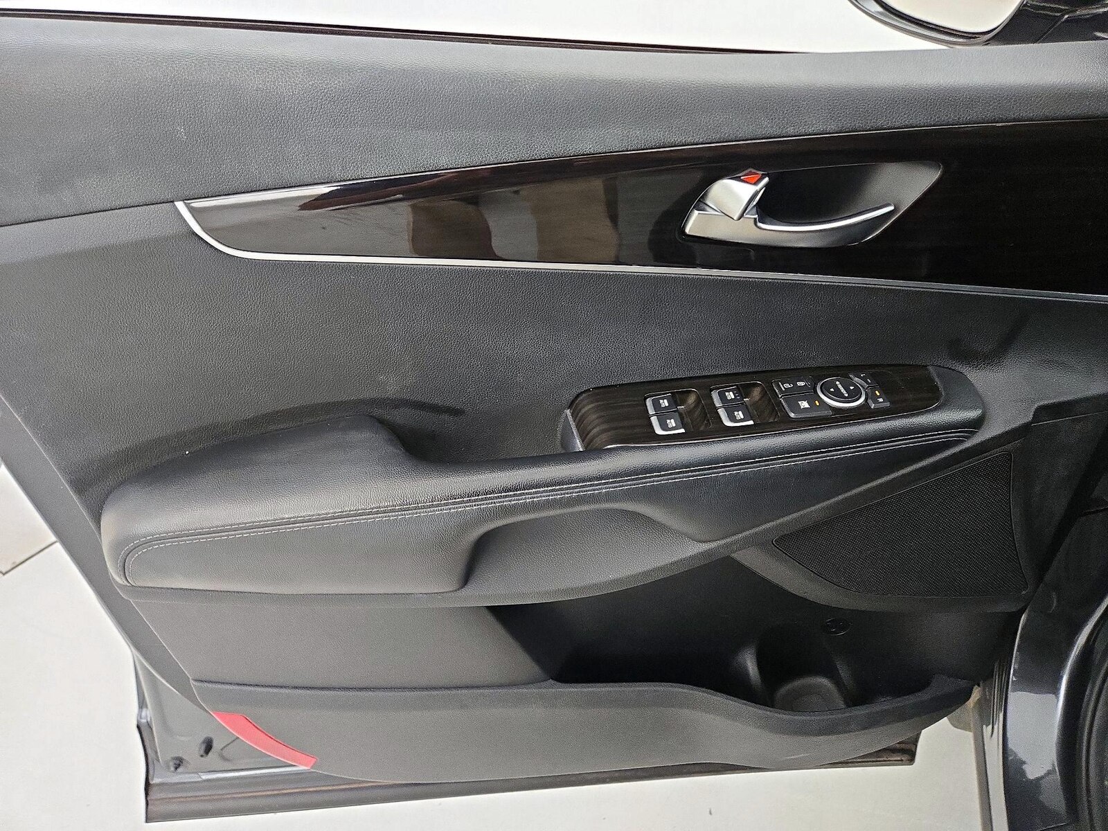 2023 Kia Sorento X-Line S - Photo 13