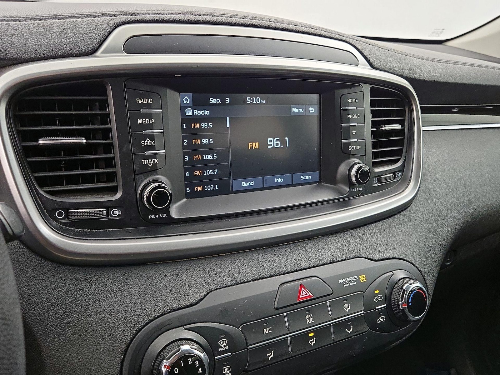 2023 Kia Sorento X-Line S - Photo 16