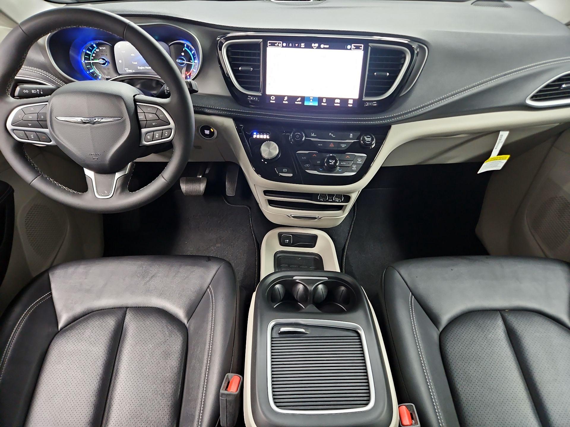 Thumbnail: 2024 Chrysler Pacifica - 9
