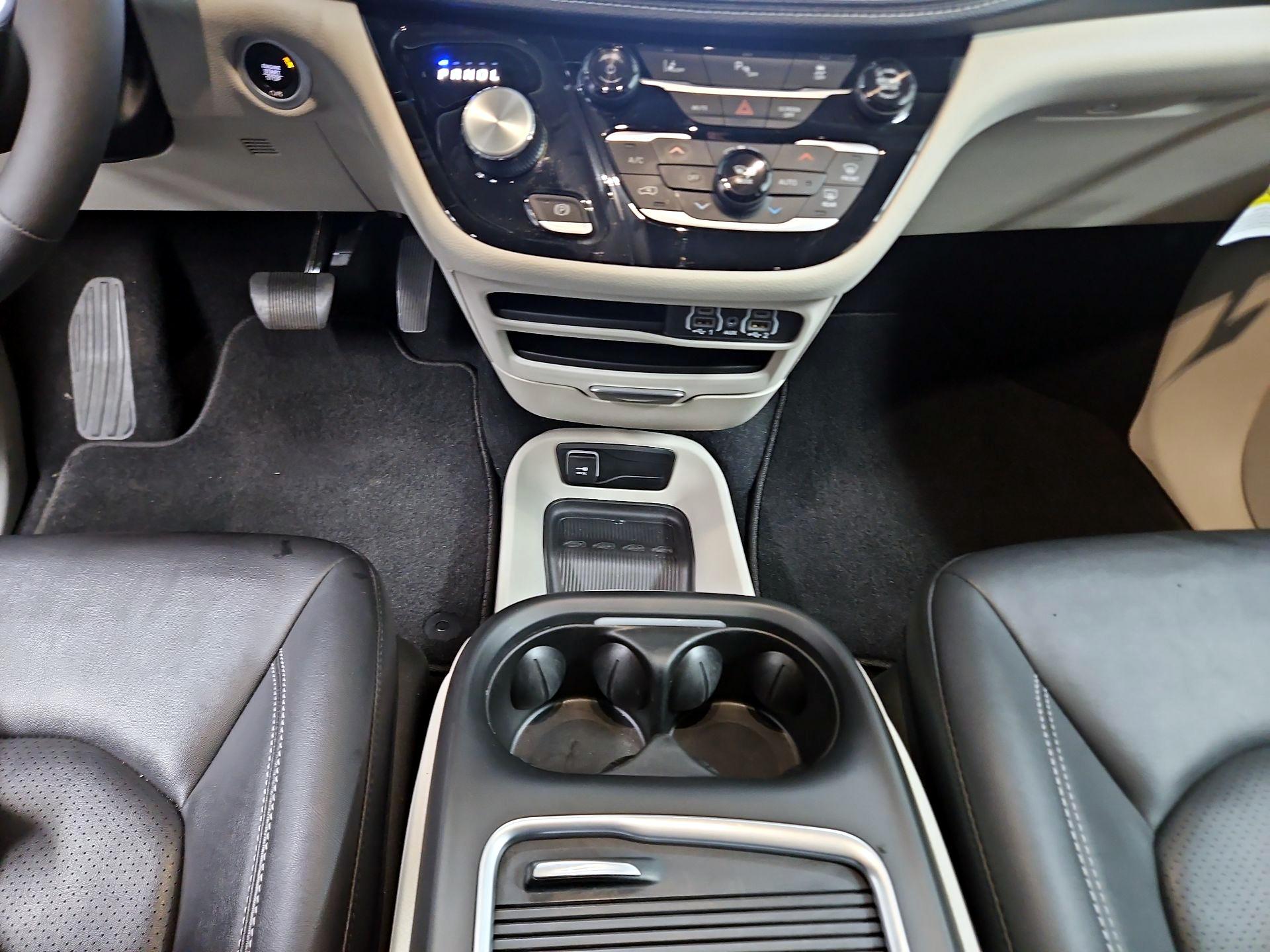 Thumbnail: 2024 Chrysler Pacifica - 18