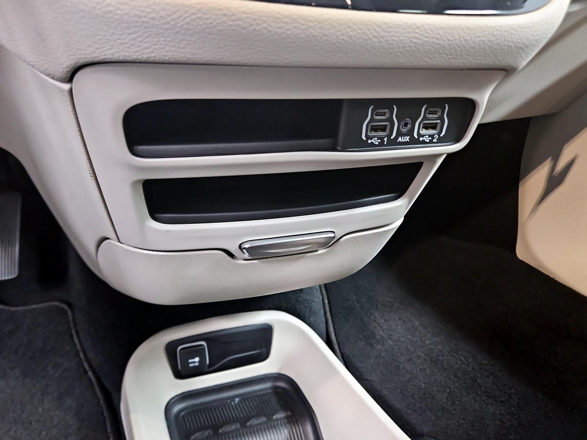 Thumbnail: 2024 Chrysler Pacifica - 19