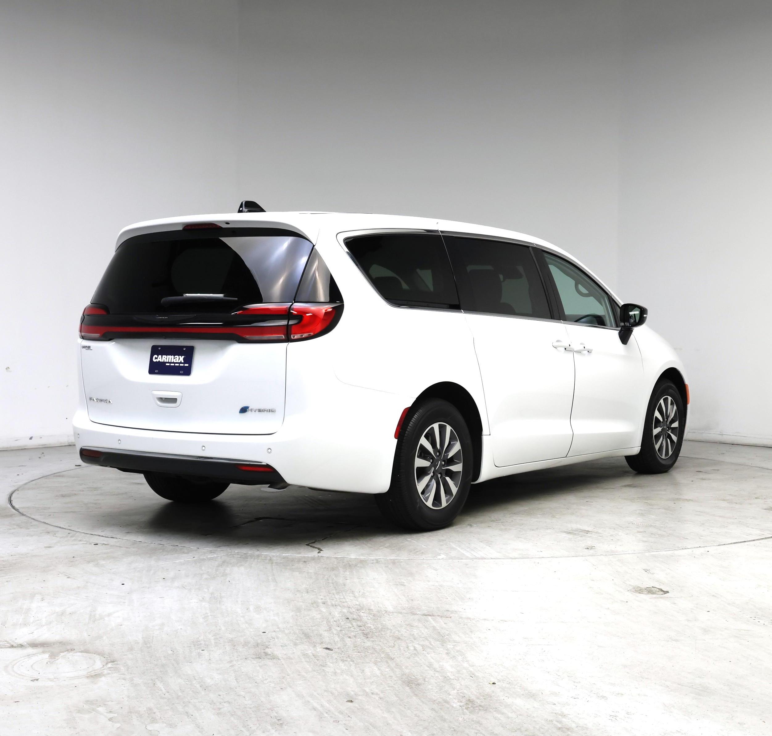 Thumbnail: 2024 Chrysler Pacifica - 8