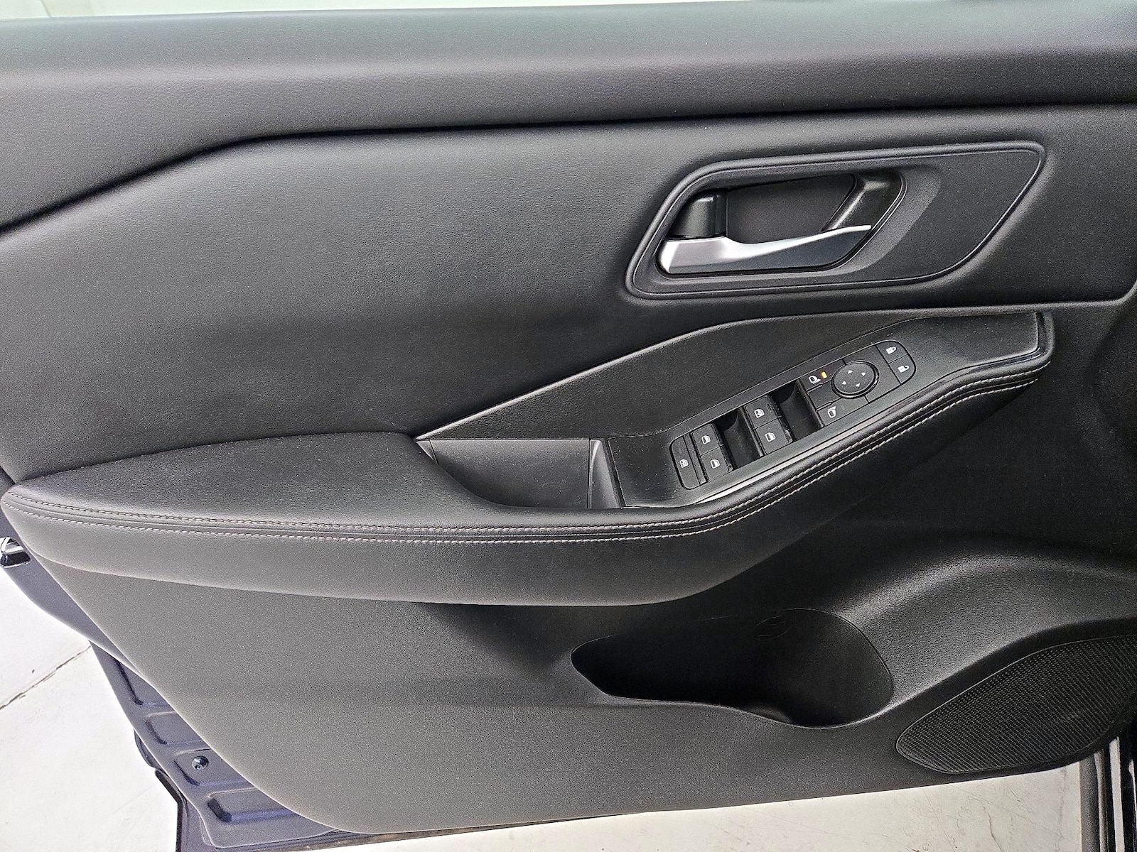 2024 Nissan Rogue SV - Photo 13