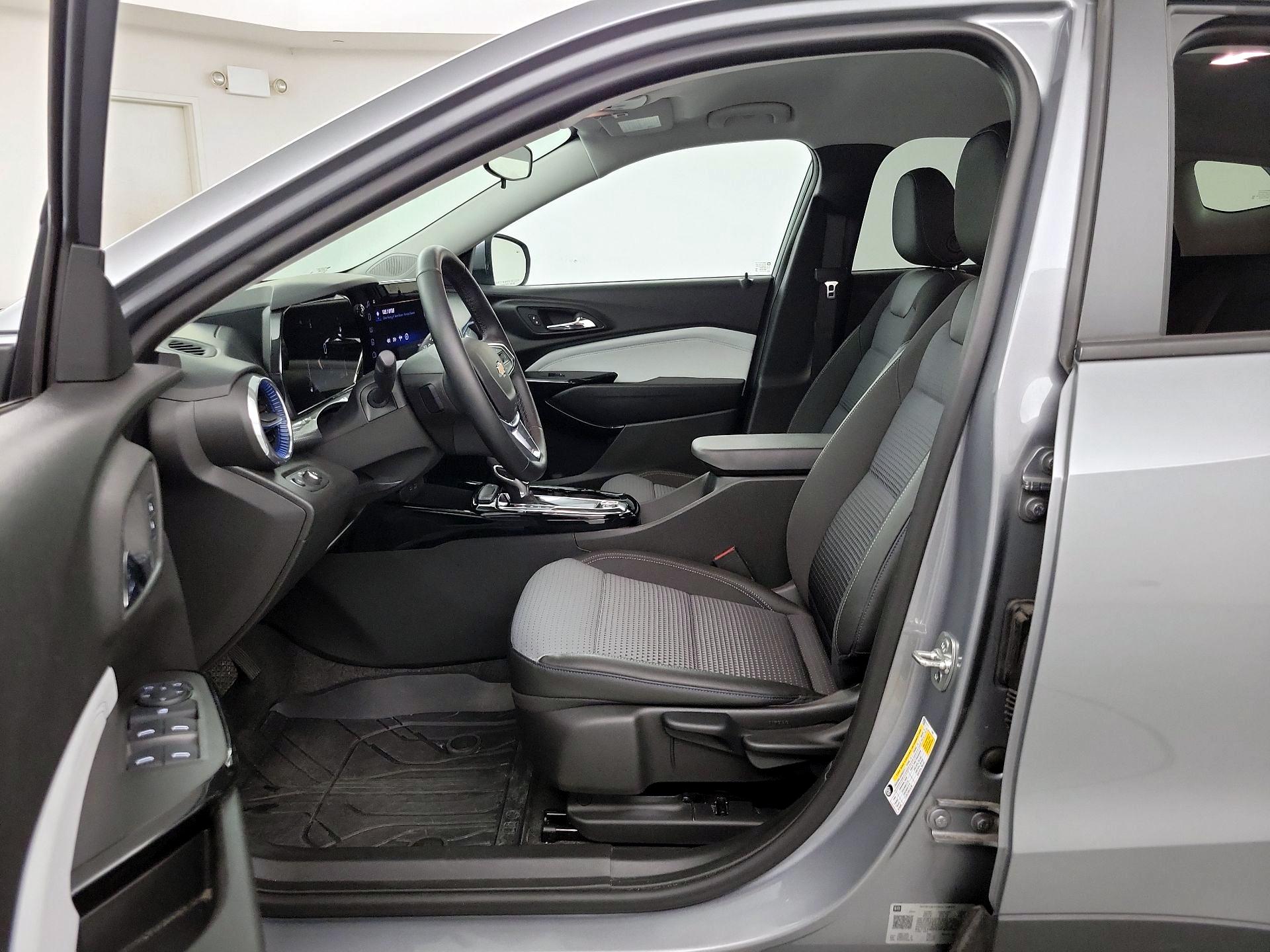 Thumbnail: 2025 Chevrolet Trax - 9