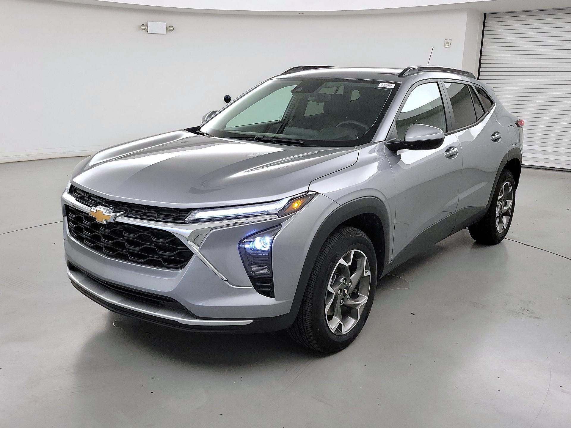 Thumbnail: 2025 Chevrolet Trax - 3
