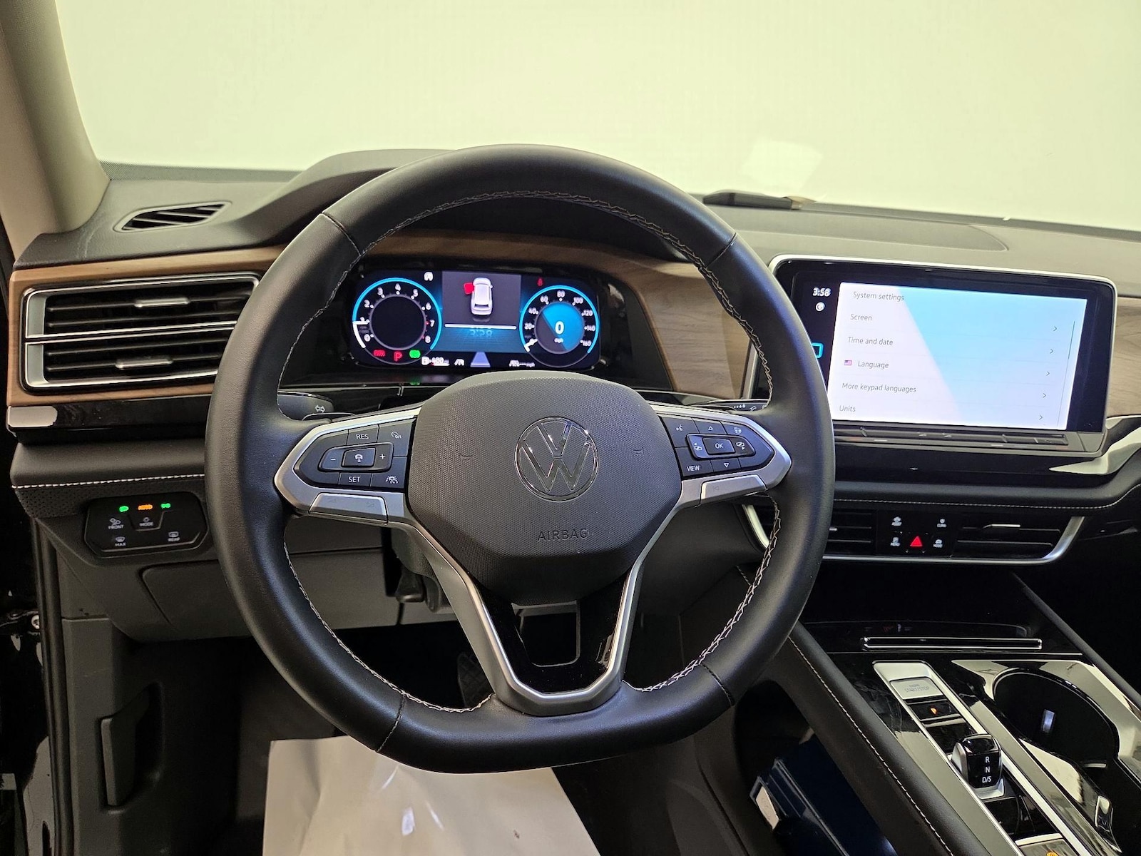 2025 Volkswagen Atlas SE w/Tech - Photo 11