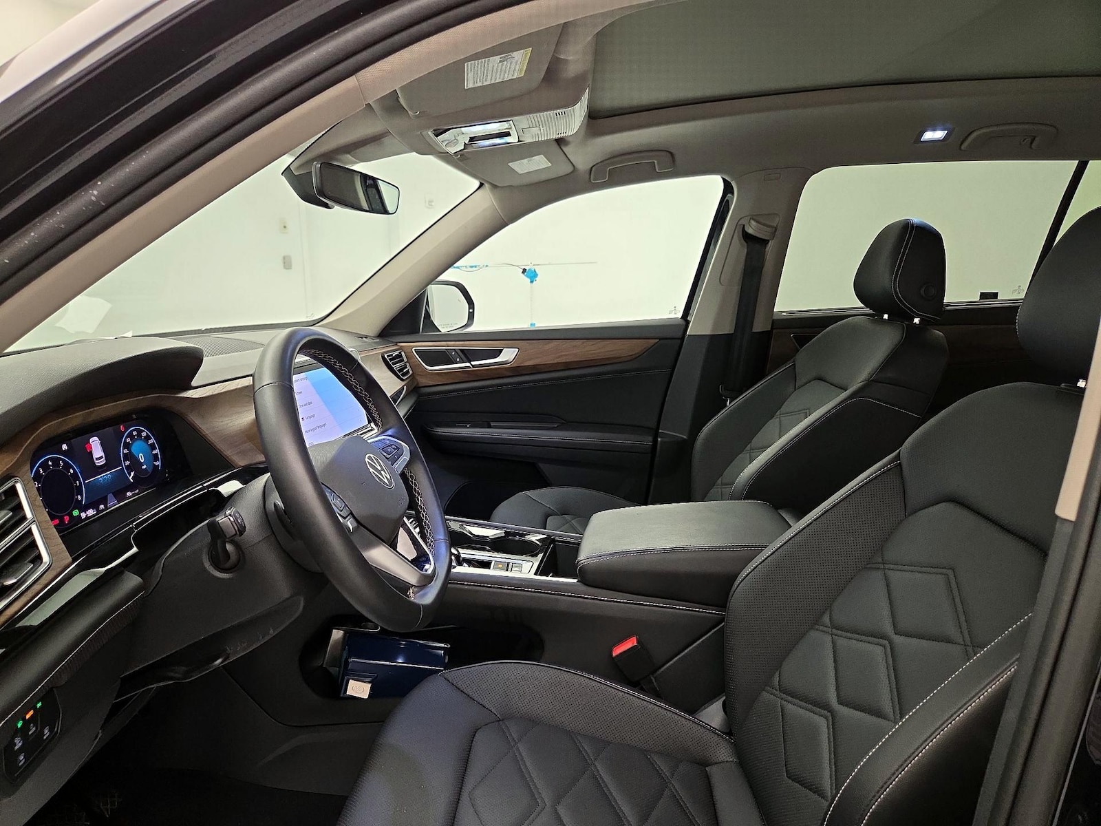 2025 Volkswagen Atlas SE w/Tech - Photo 12