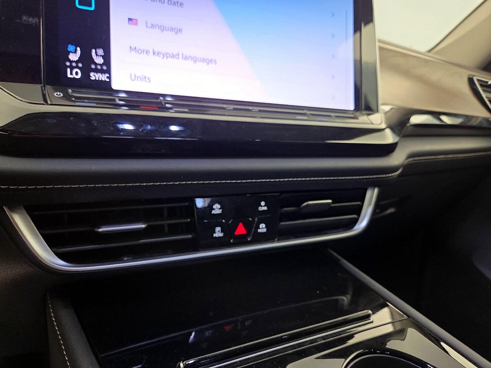2025 Volkswagen Atlas SE w/Tech - Photo 17