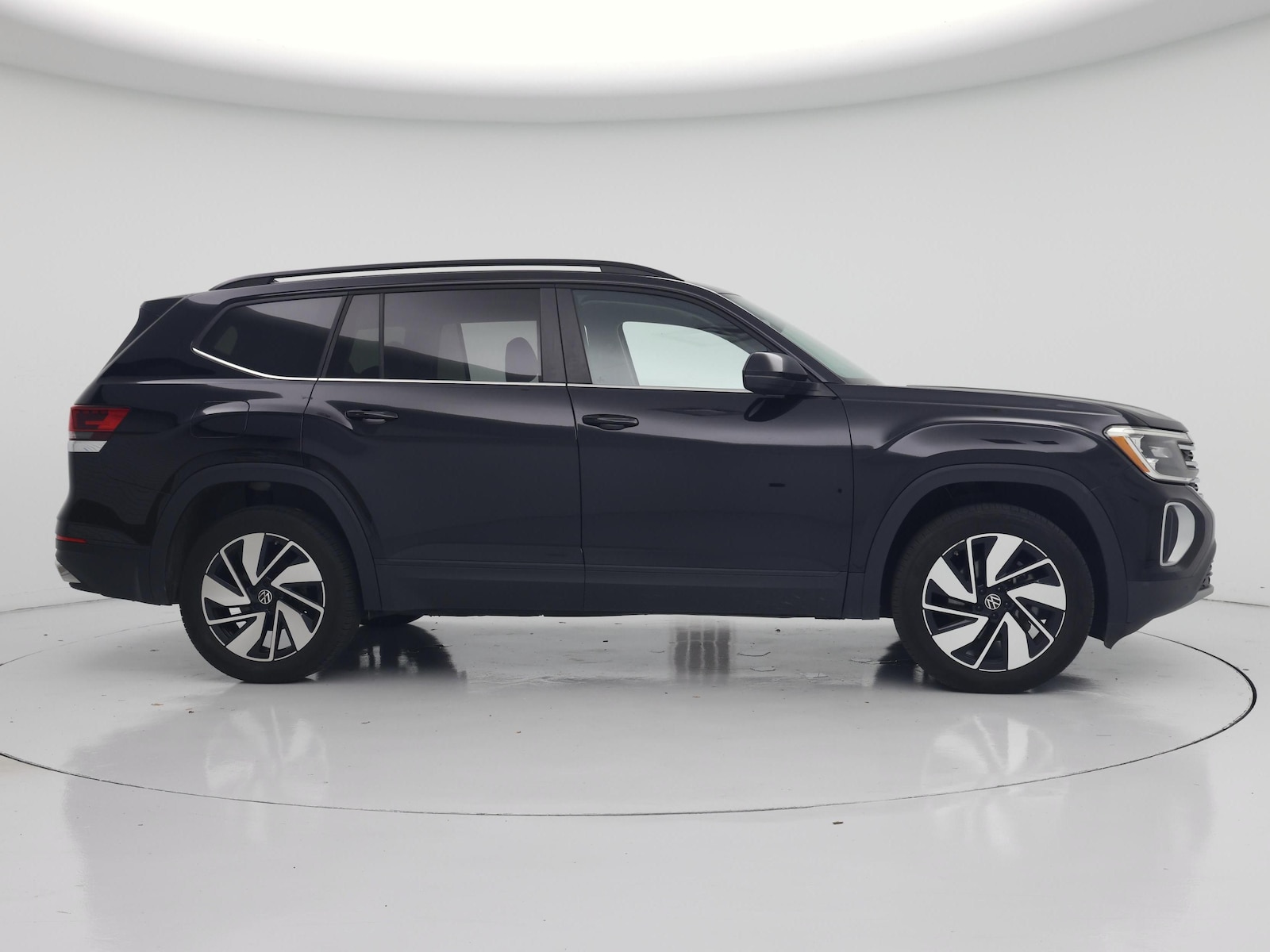 2025 Volkswagen Atlas SE w/Tech - Photo 8